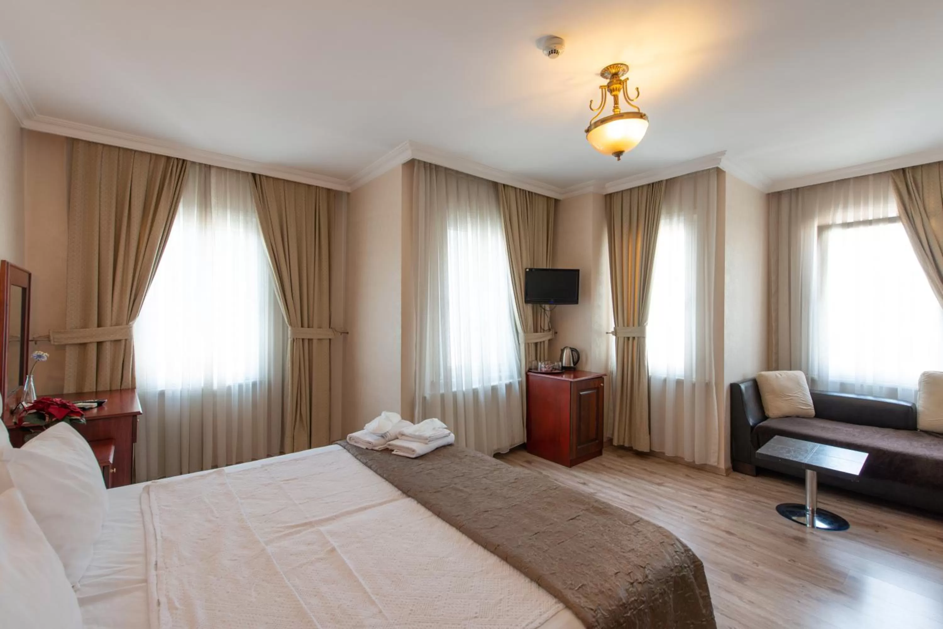 Photo of the whole room, Bed in Sultanahmet Cesme Hotel