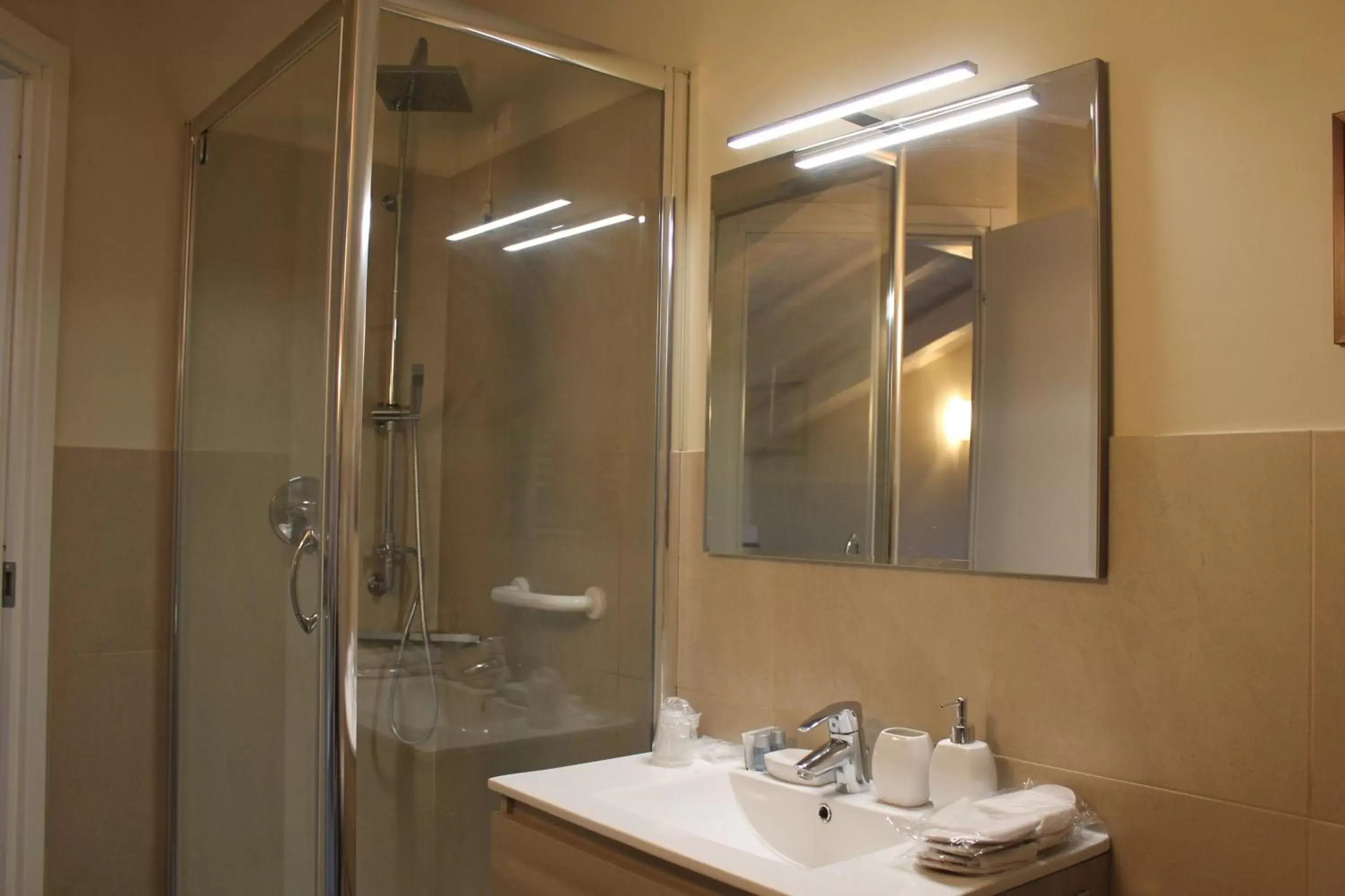 Shower, Bathroom in Villa Abbamer