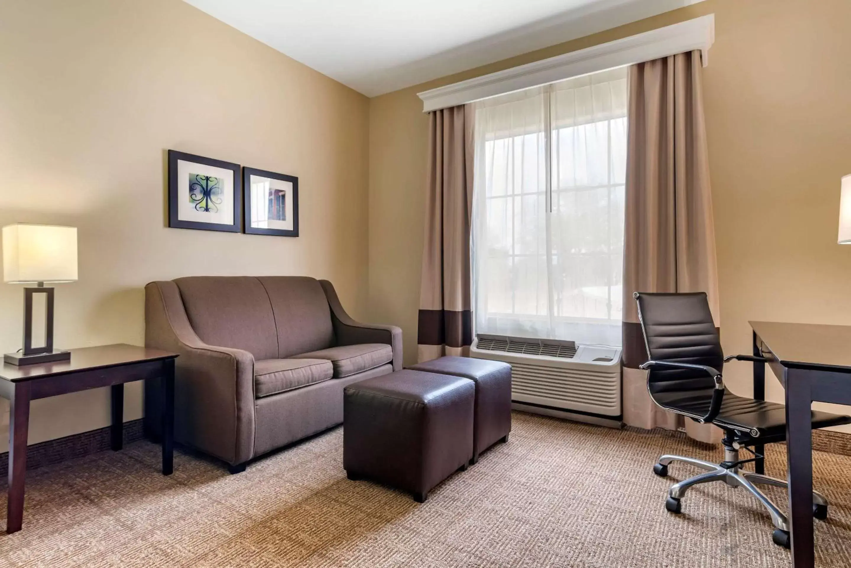Photo of the whole room, Seating Area in Comfort Inn & Suites Scott - West Lafayette
