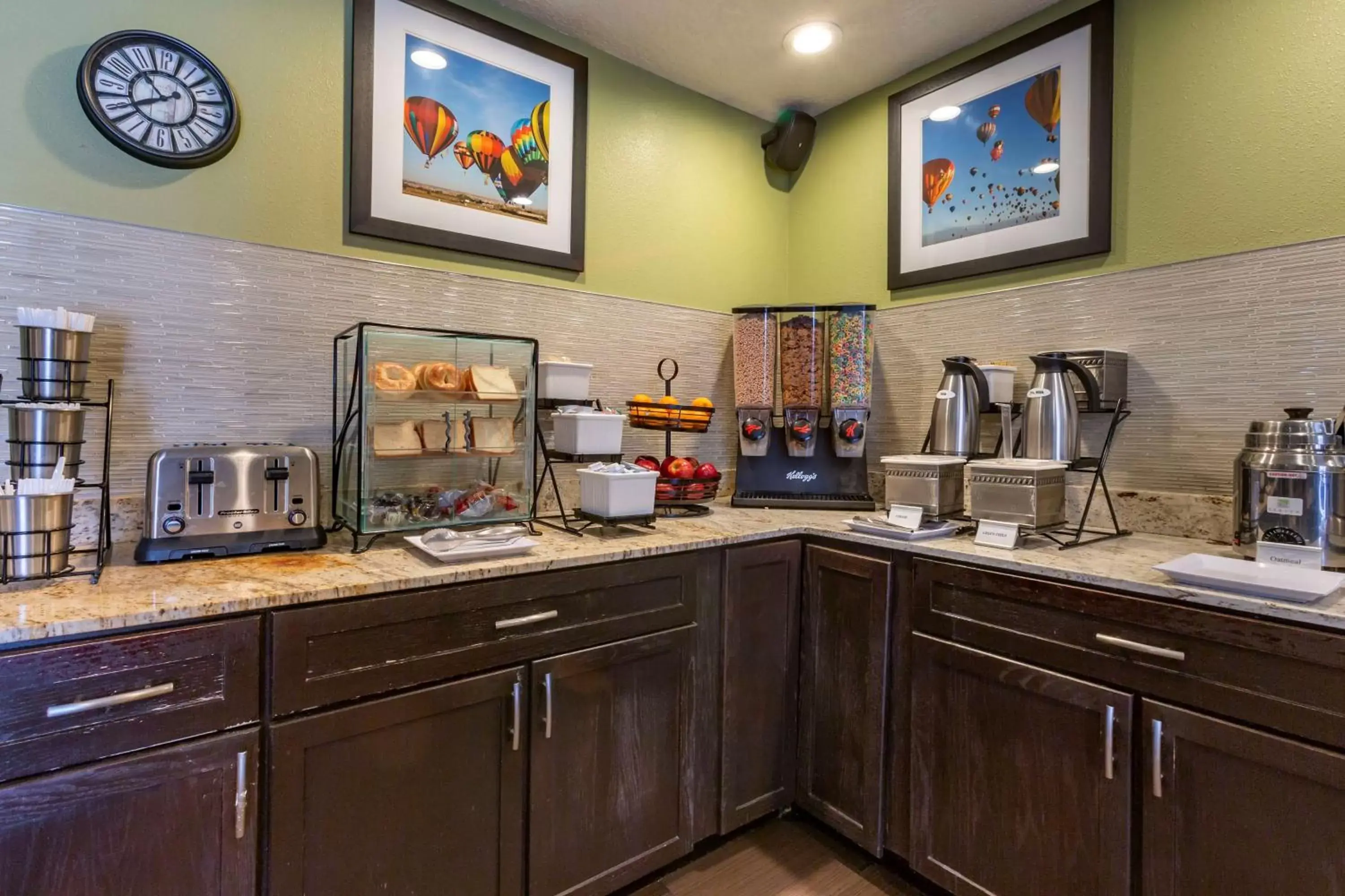 Breakfast, Kitchen/Kitchenette in Best Western Airport Albuquerque InnSuites Hotel & Suites