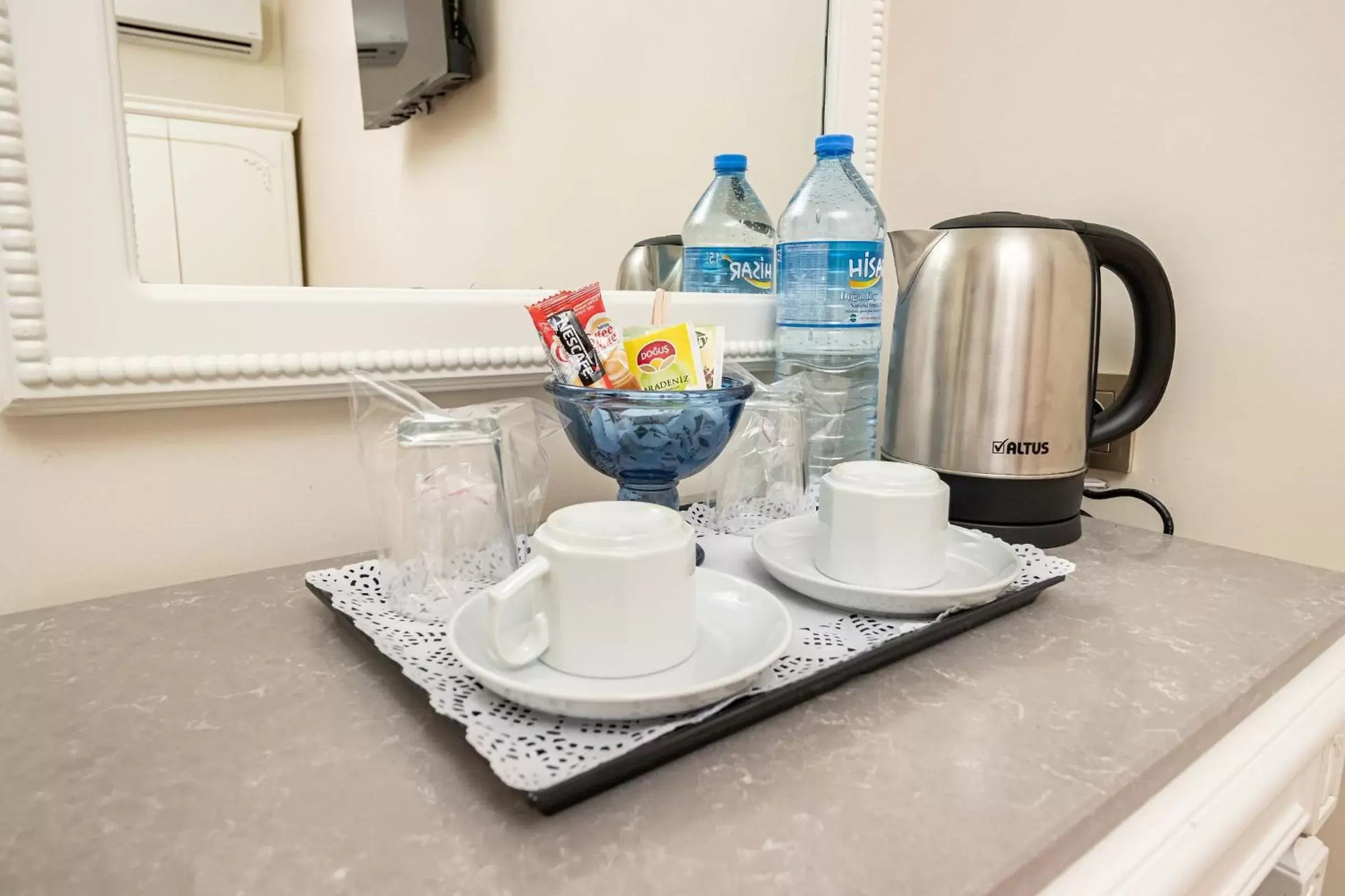 Coffee/tea facilities in Alzer Hotel