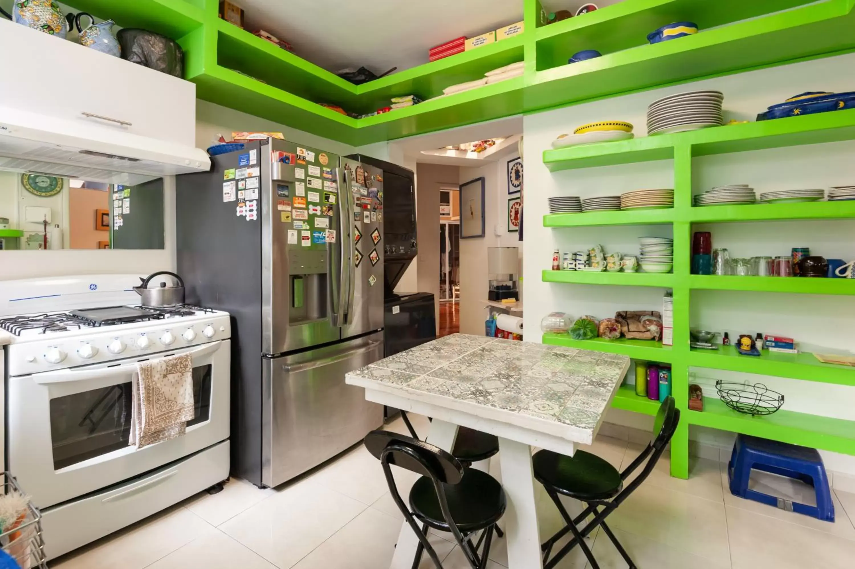 Kitchen or kitchenette in Casa ITZAE B&B- Lincoln Park