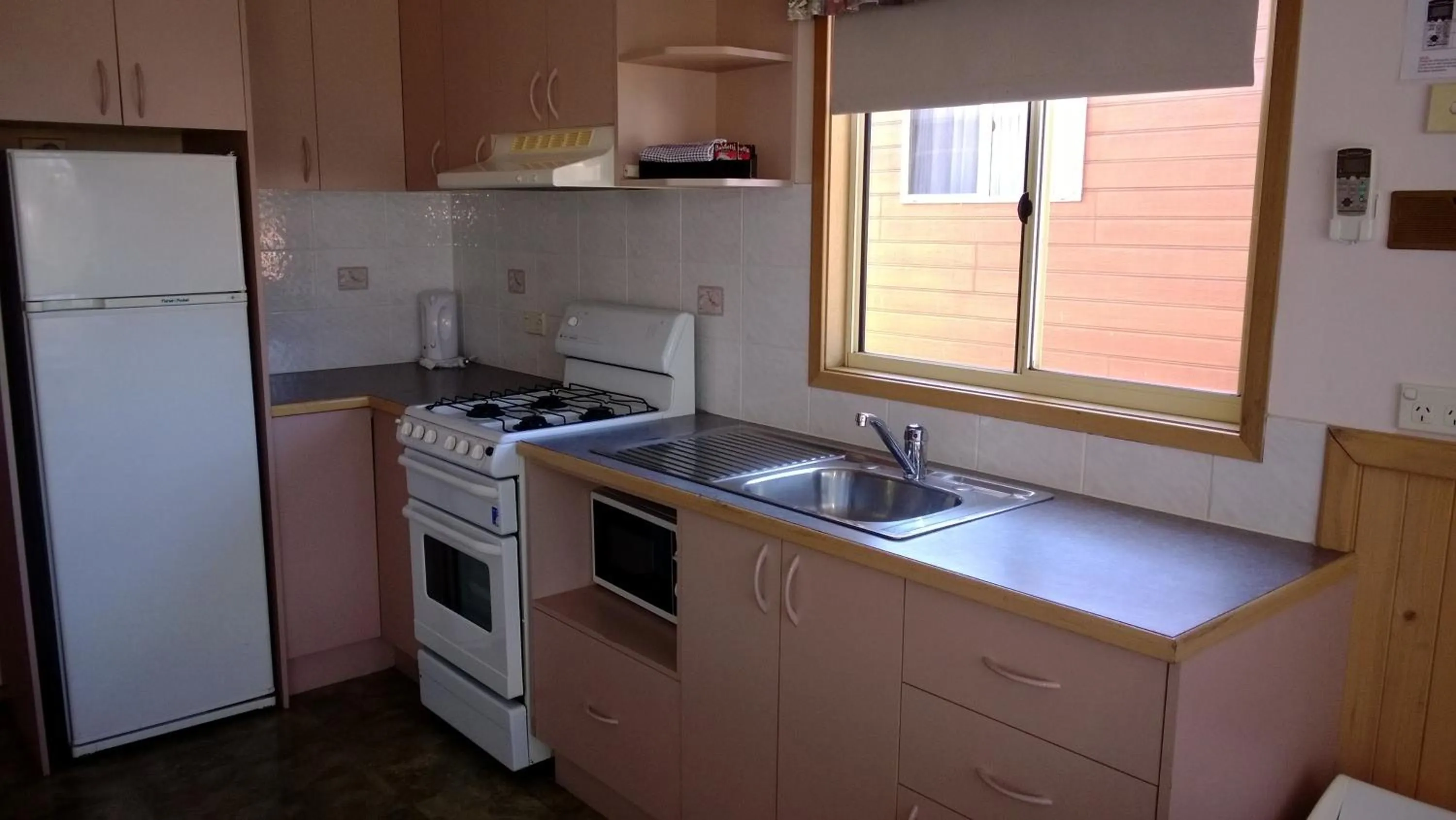 Coffee/tea facilities in Canberra Carotel Motel