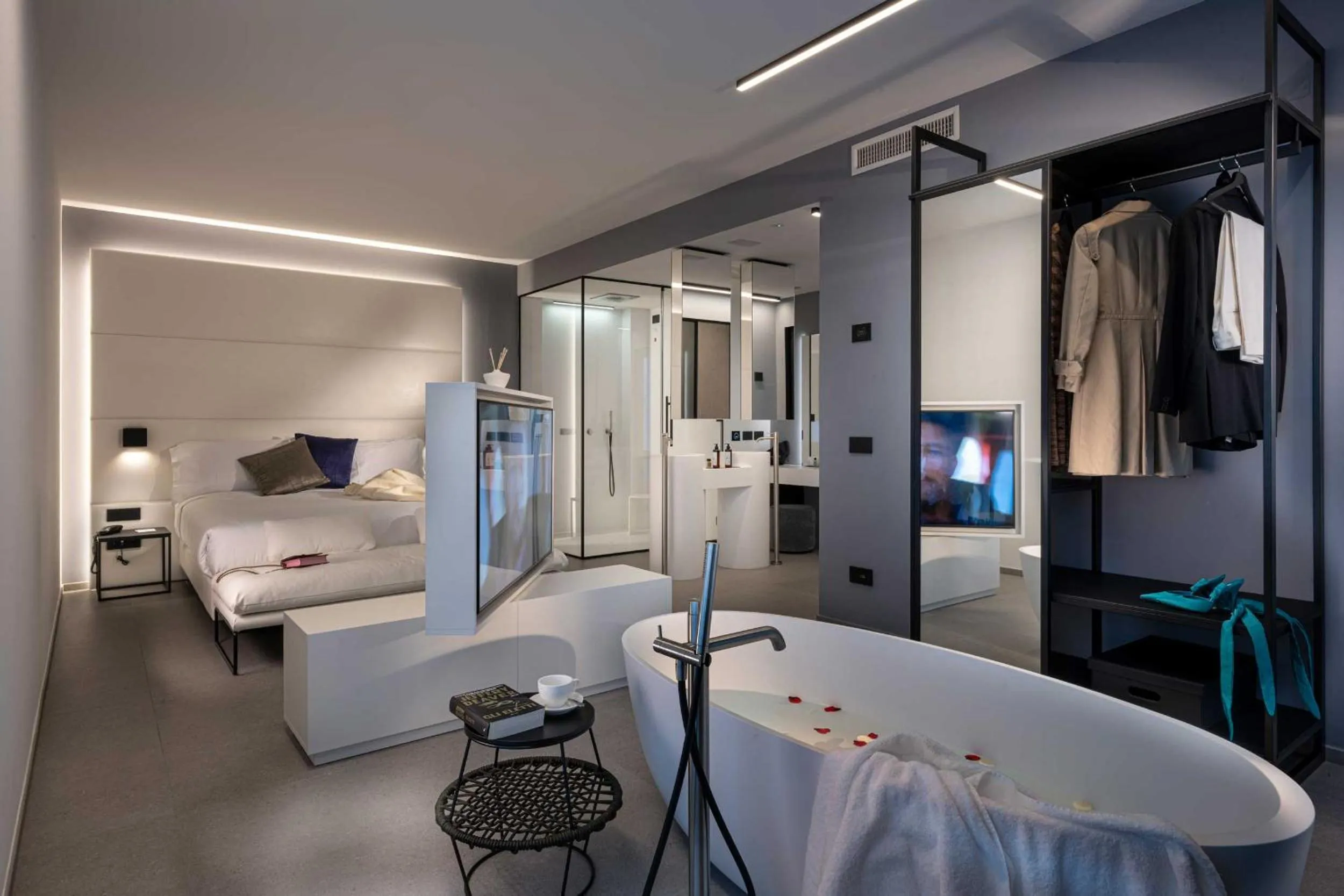 Bedroom, Bed in J44 Lifestyle Hotel