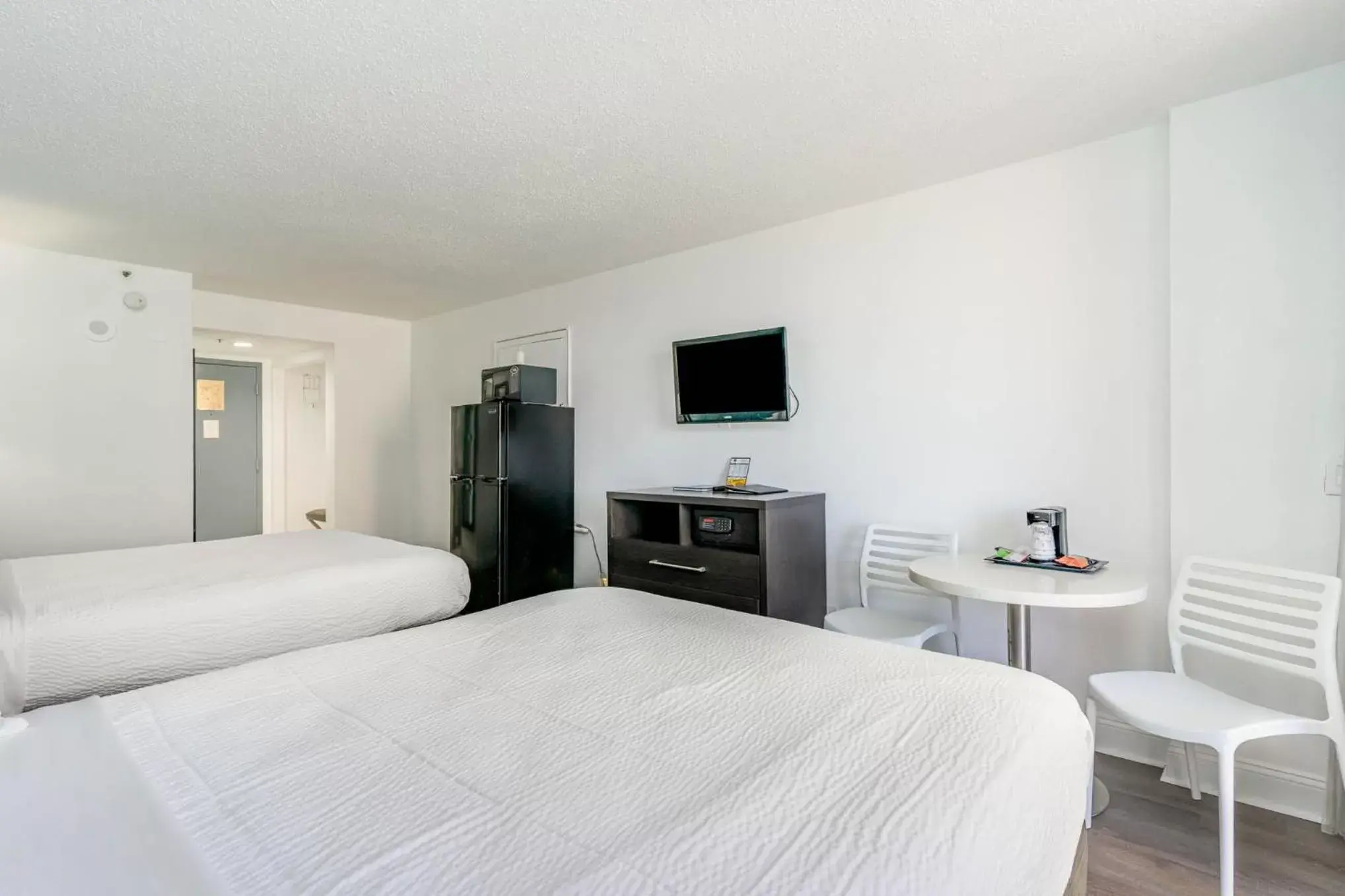 Bedroom, Bed in Sun N Sand Resort Bedroom, Bed in Sun N Sand Resort