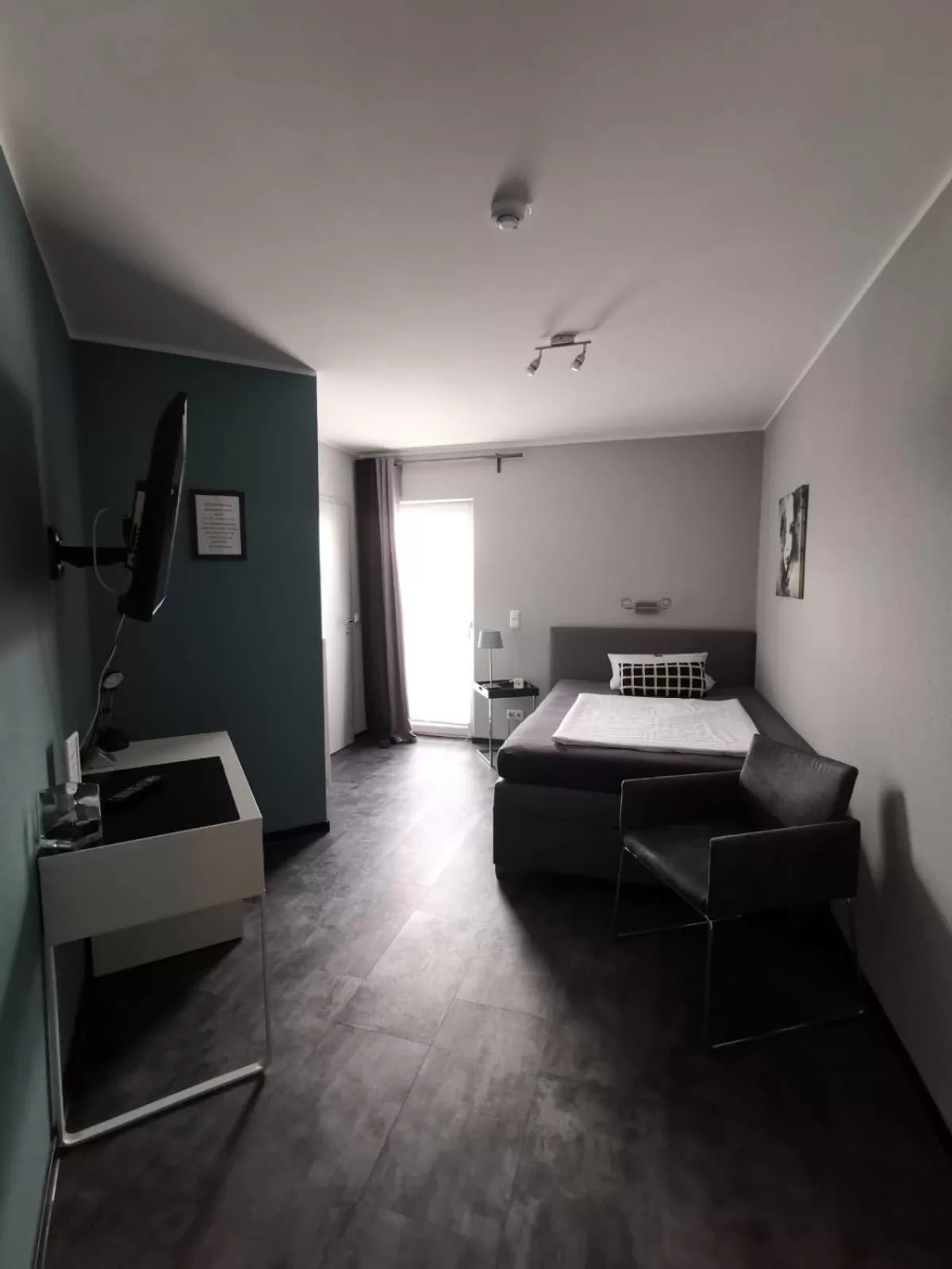 Photo of the whole room, Bed in Hotel Come In