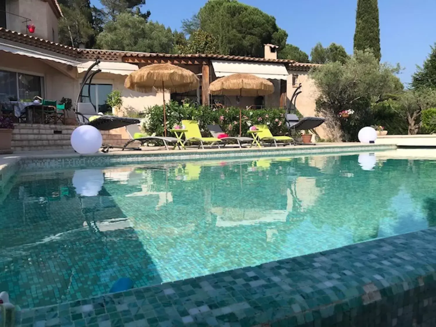 Swimming Pool in villa santa rita