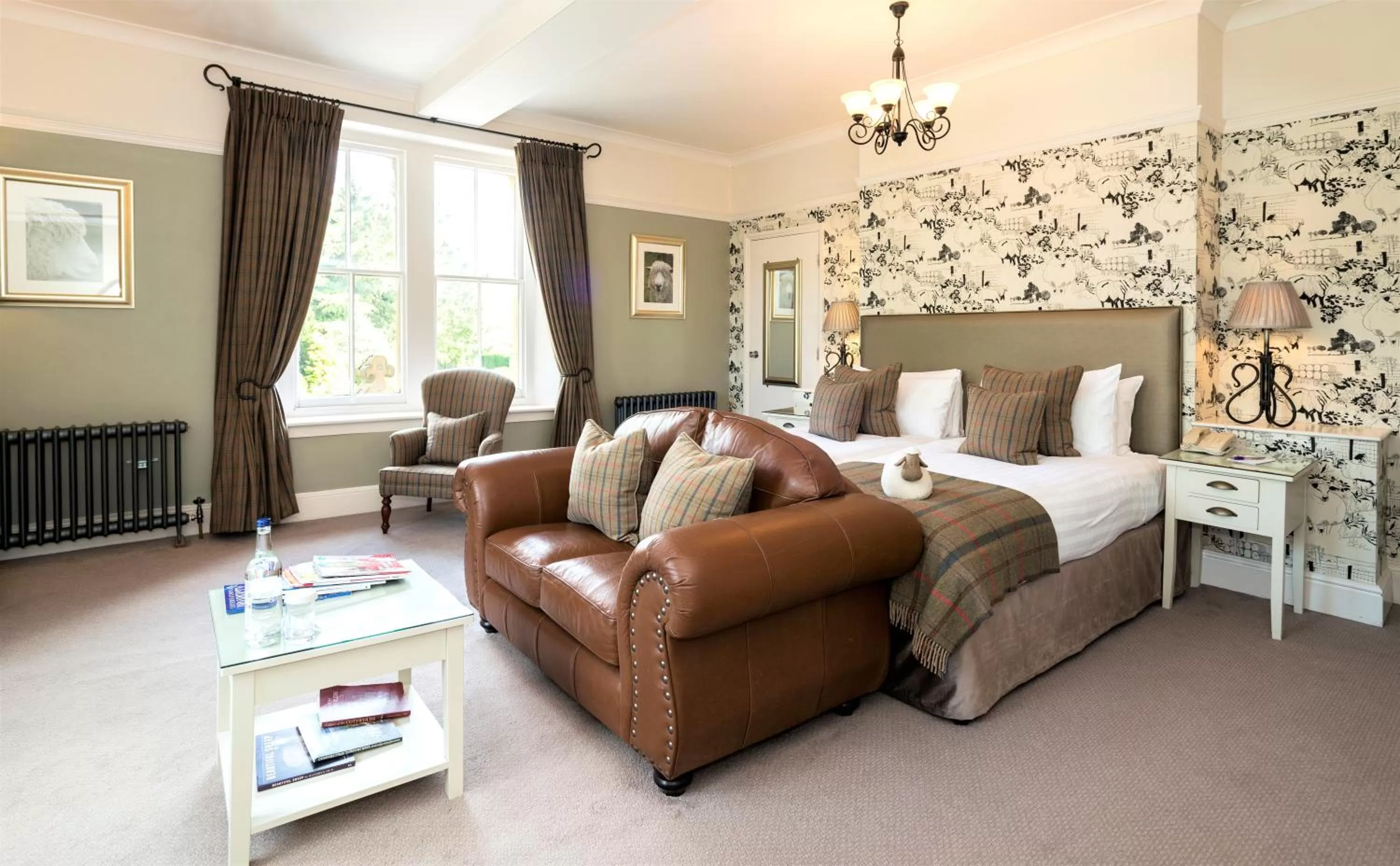 Photo of the whole room, Bed in Three Ways House Hotel