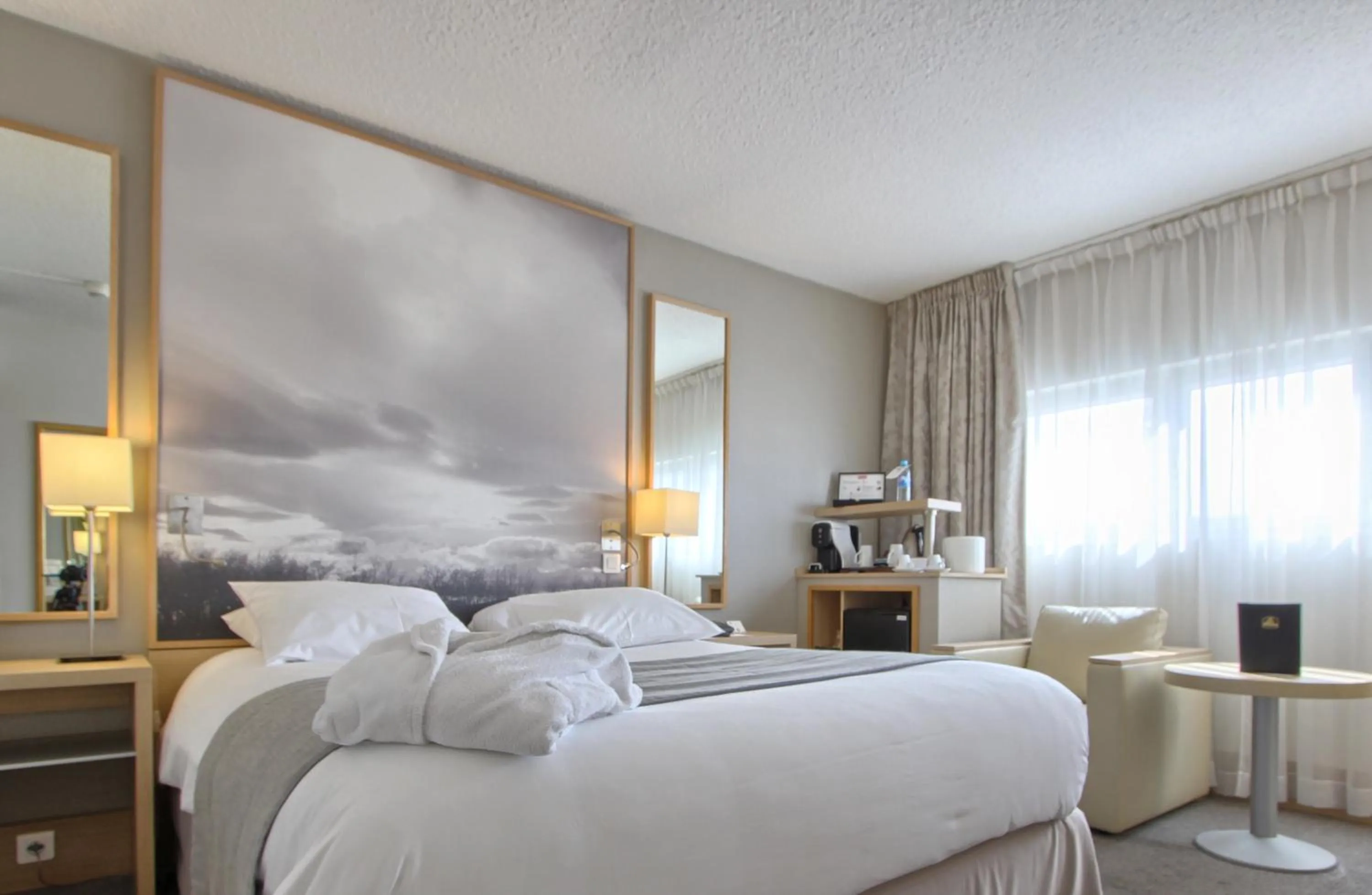 Bed in Best Western Plus Paris Orly Airport