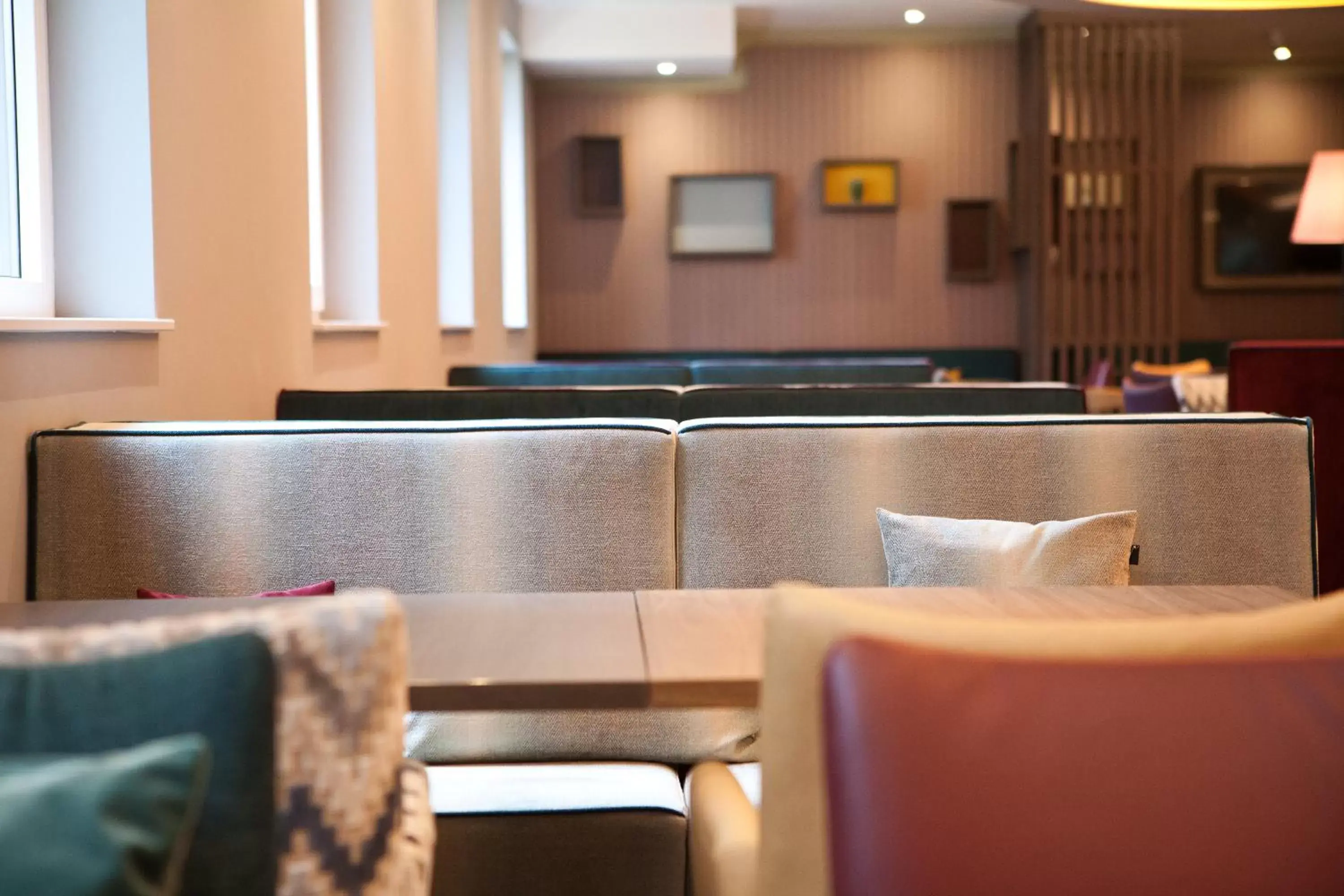 Breakfast, Lounge/Bar in Hampton By Hilton Regensburg