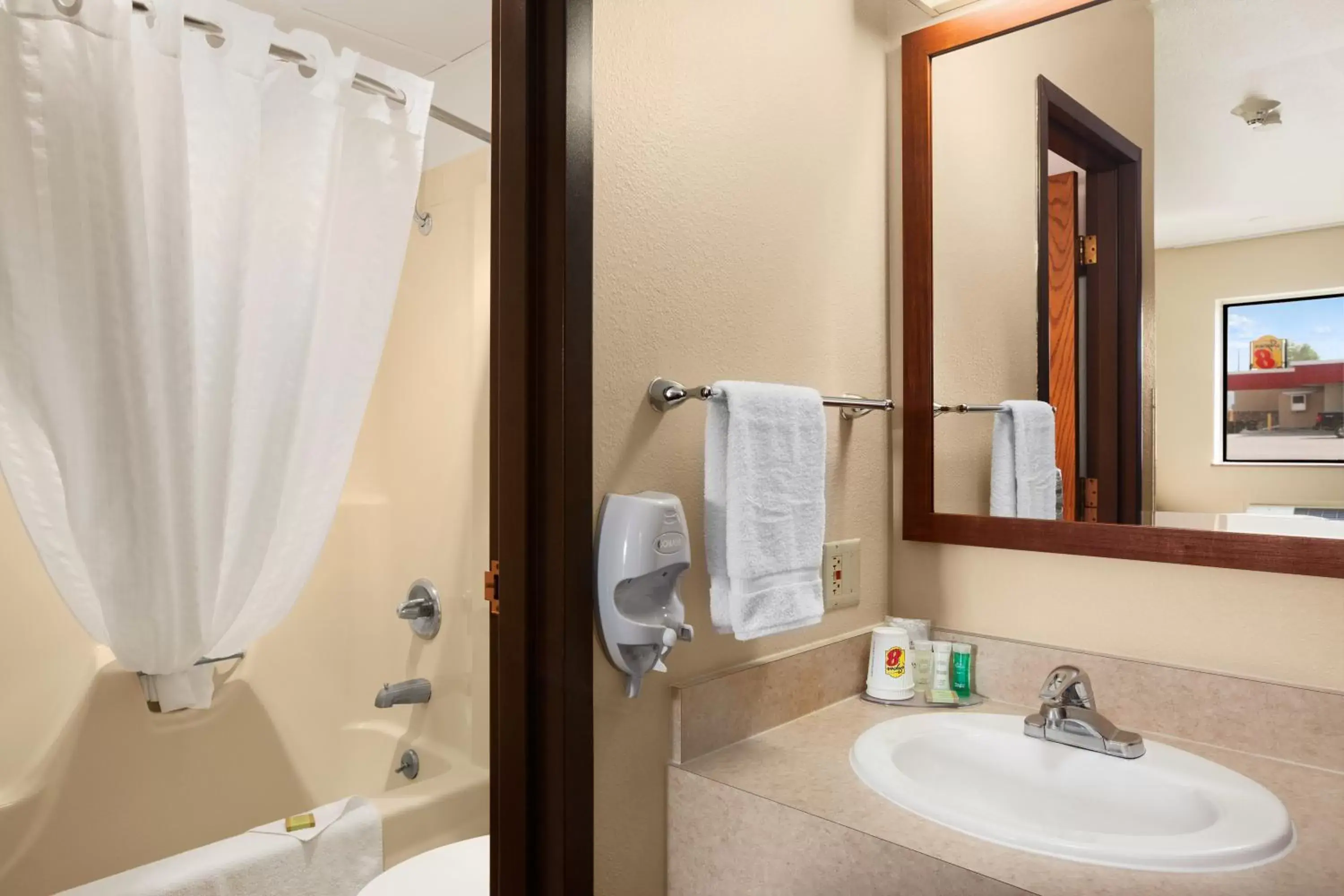 Bathroom in Super 8 by Wyndham Columbus