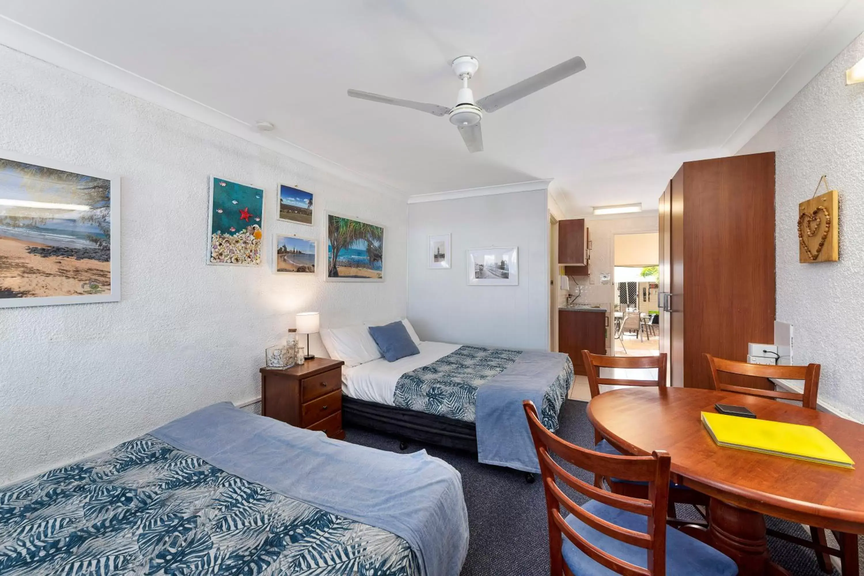 Photo of the whole room, Seating Area in Bundaberg Coral Villa Motor Inn