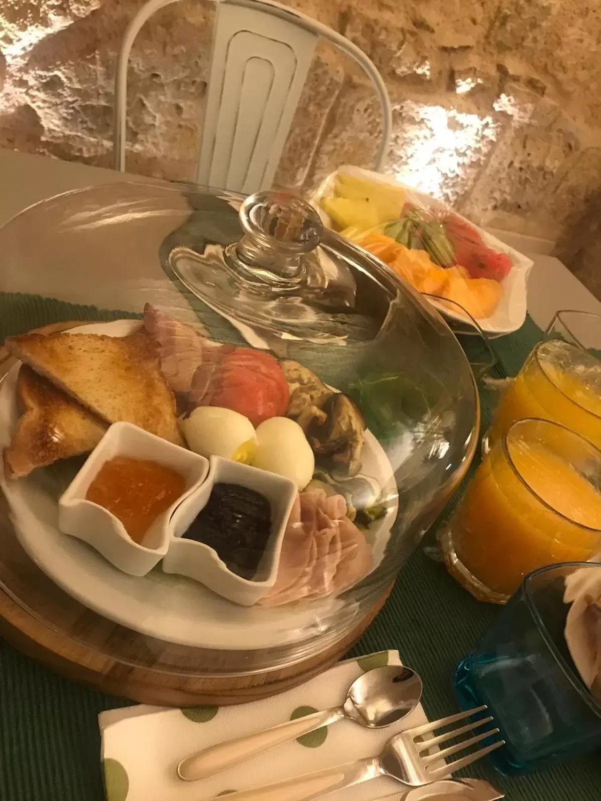 Food and drinks in Edward Rooms & Wellness B&B
