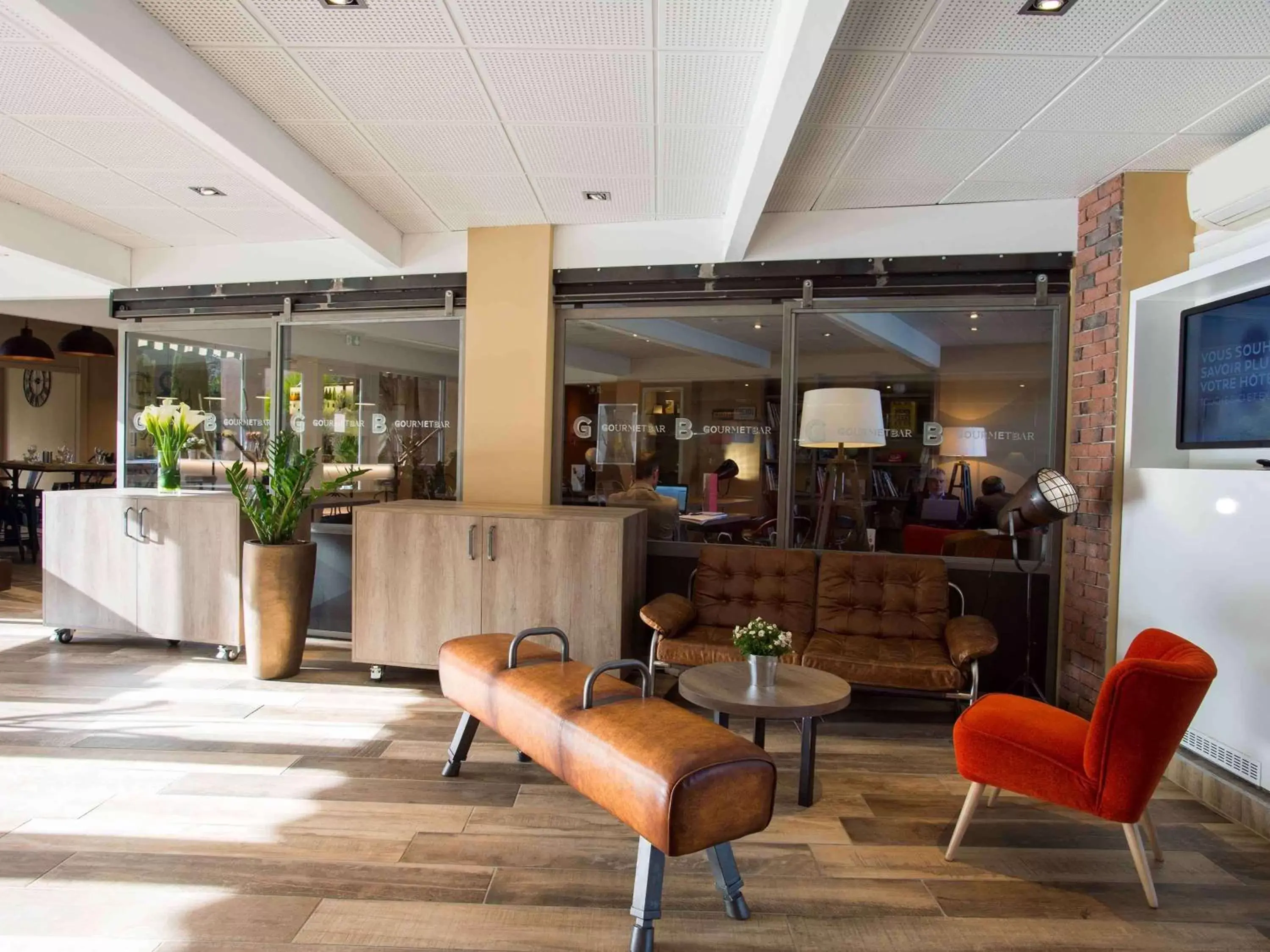 Lounge or bar, Lobby/Reception in Novotel Aix-en-Provence Pont de L'Arc