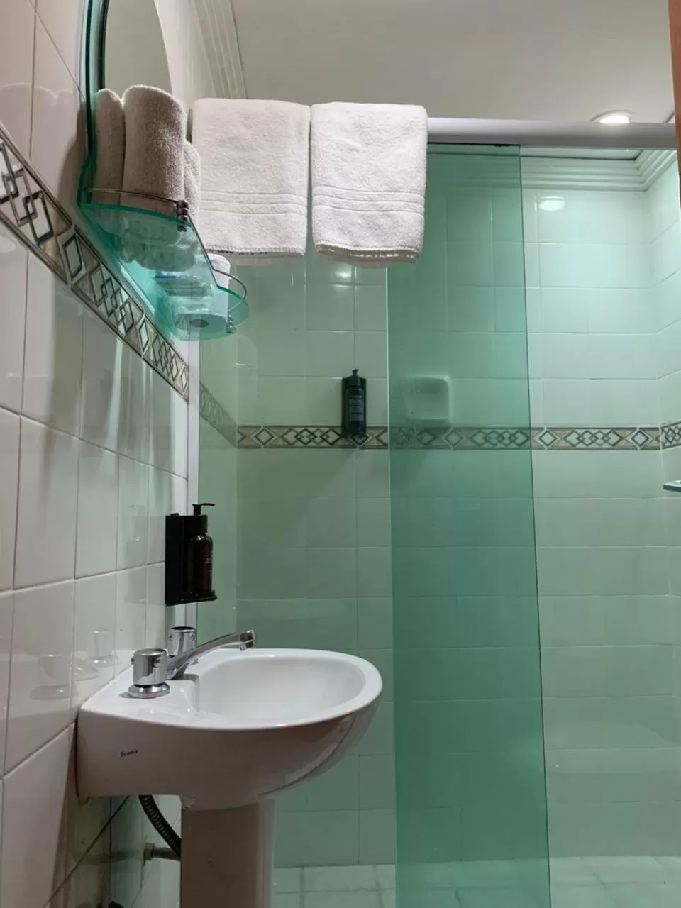 Bathroom in Regency Copacabana Hotel