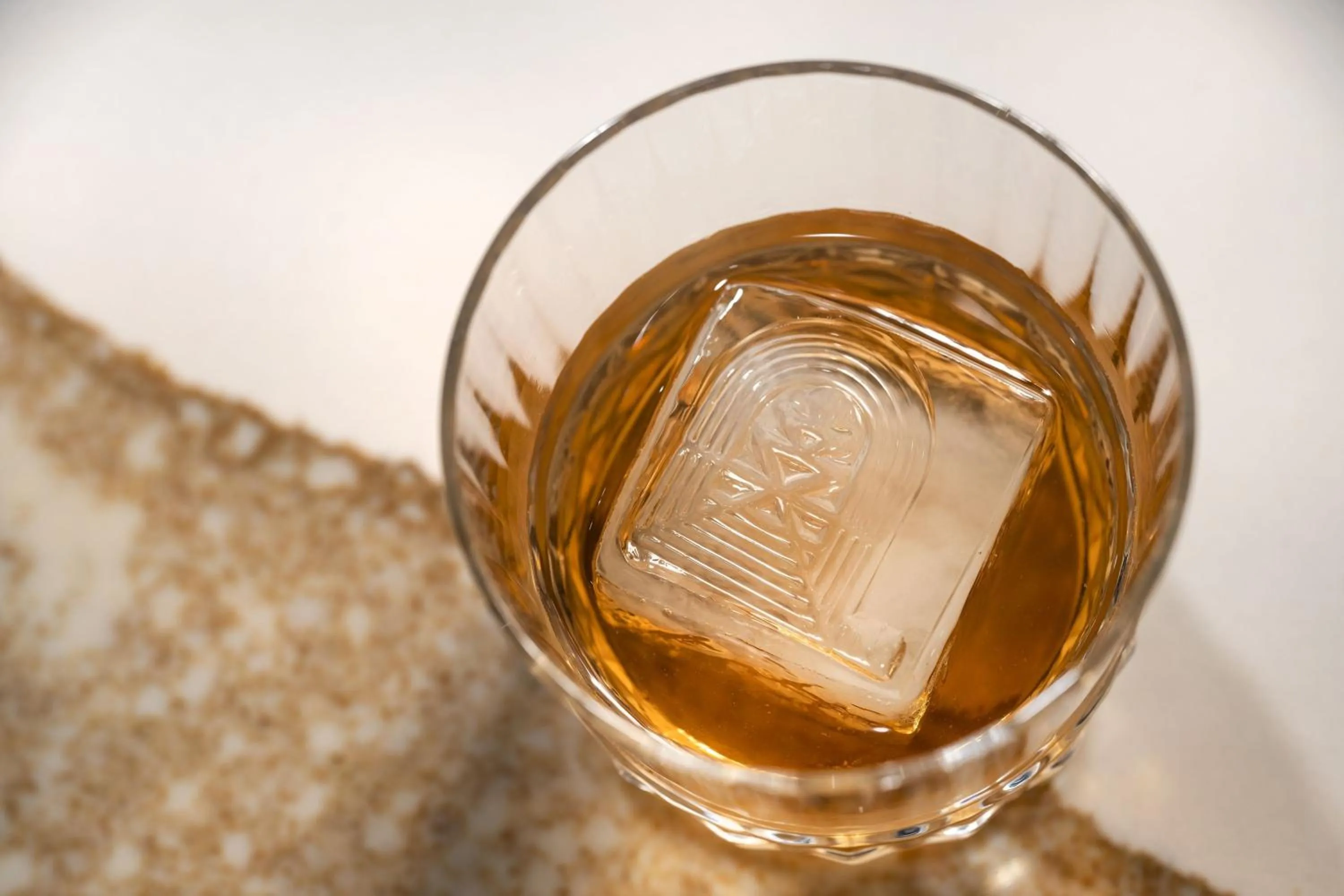 Lounge or bar in Cascade Hotel, Kansas City, a Tribute Portfolio Hotel