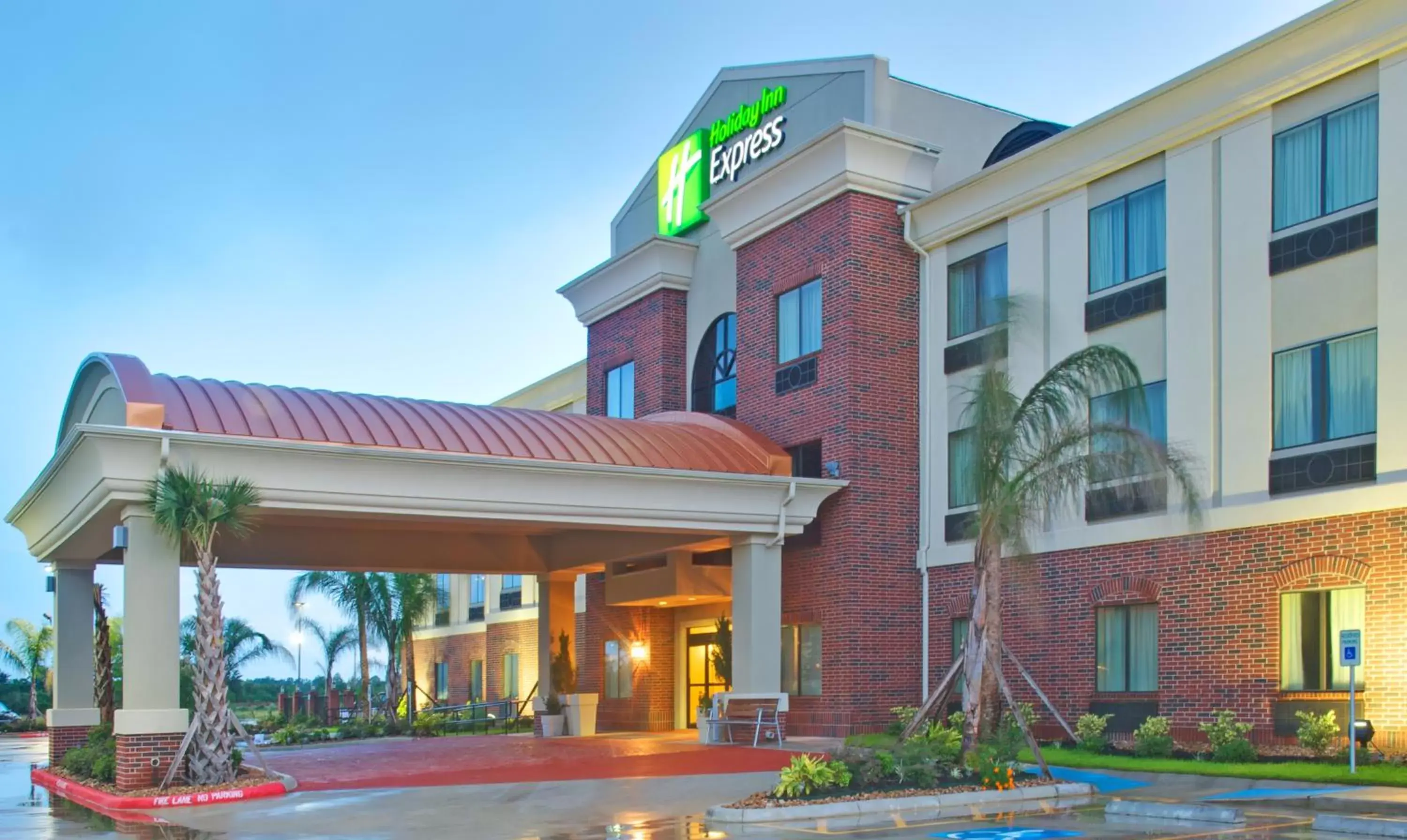 Property building in Holiday Inn Express Hotel & Suites Winnie, an IHG Hotel