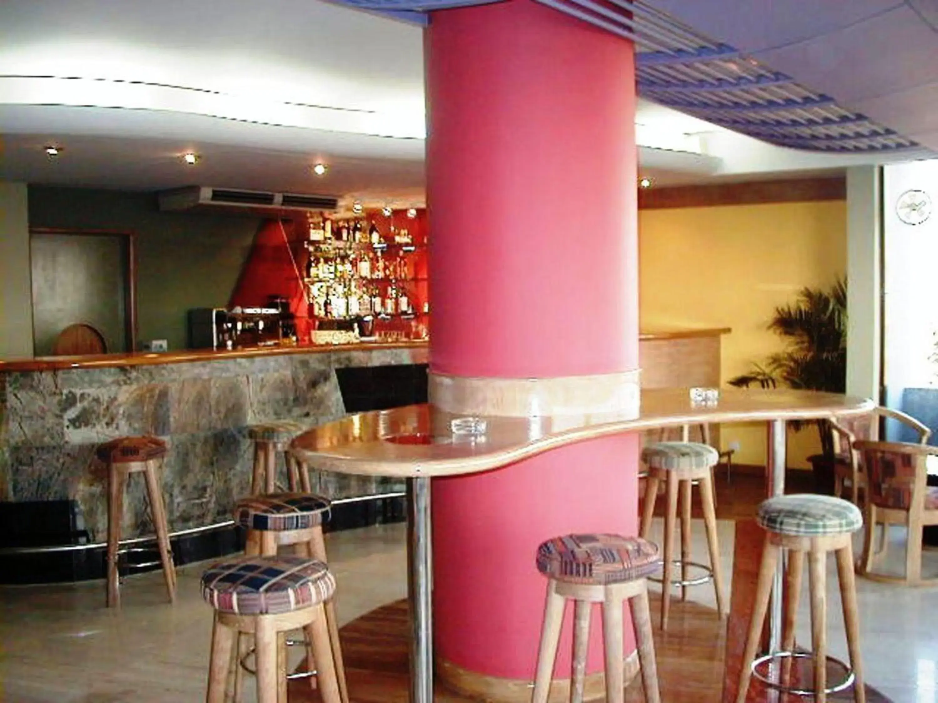 Lounge/Bar in La Vinci Hotel