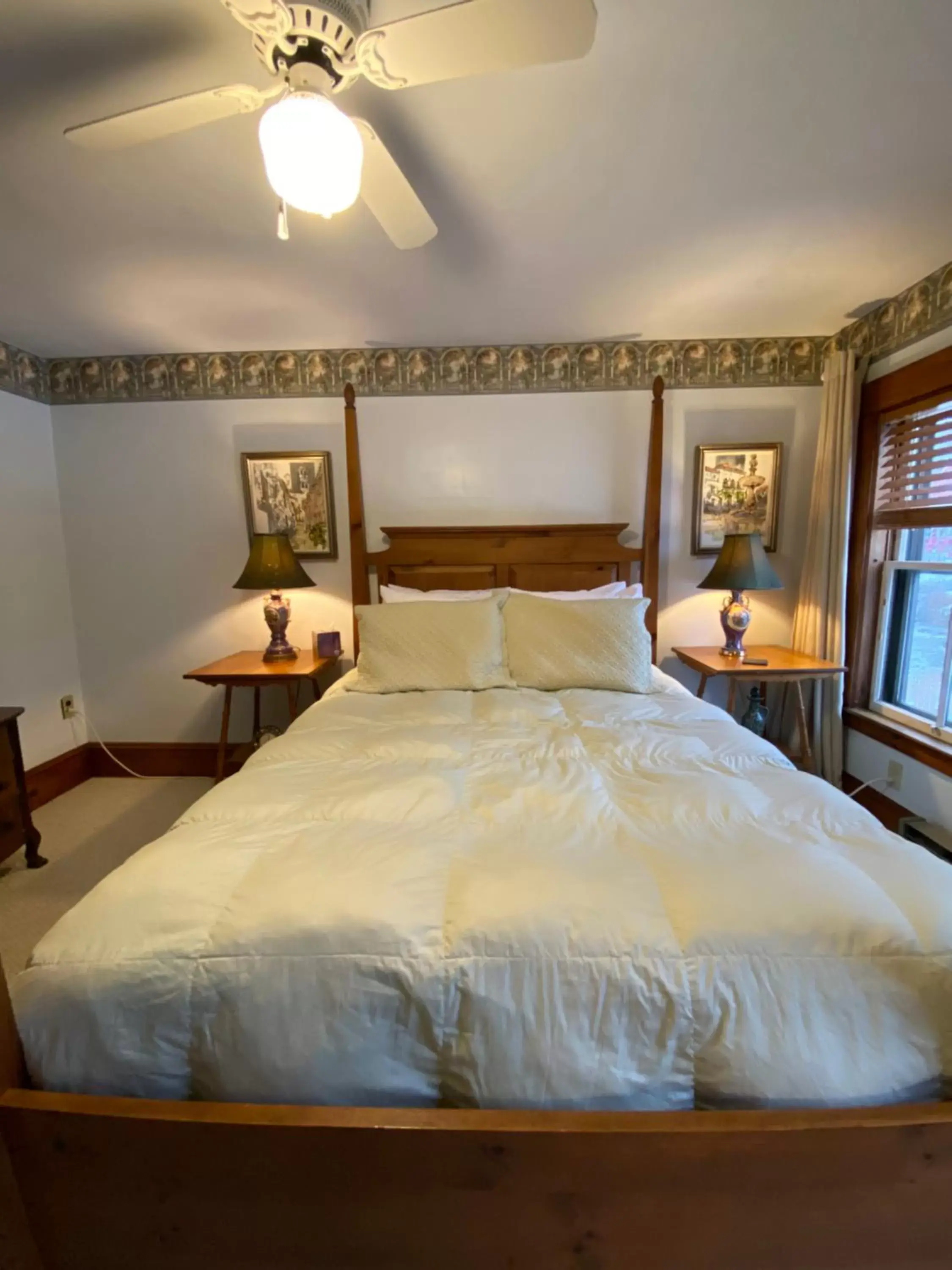 Bed in Follansbee Inn