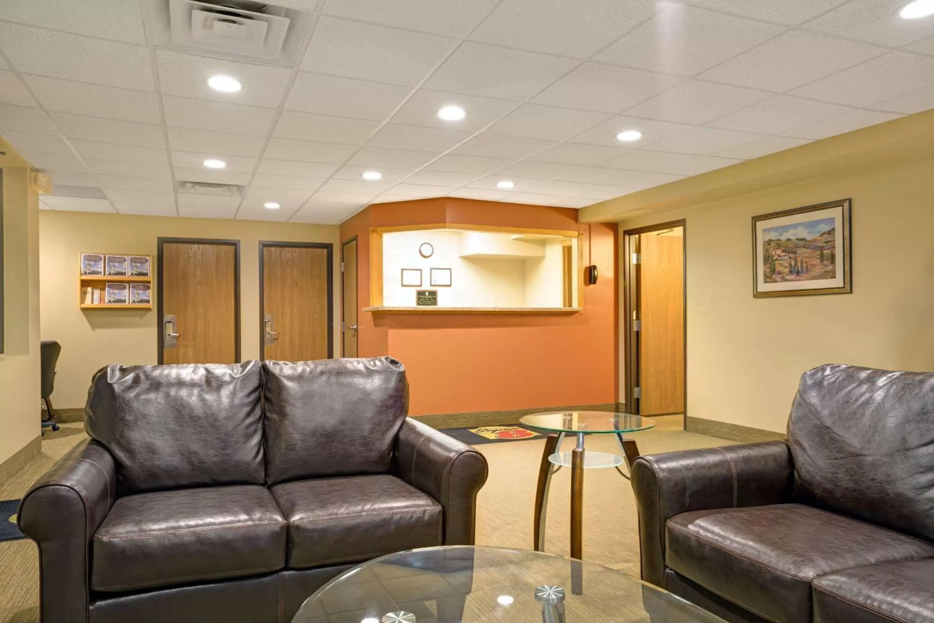Lobby or reception in Super 8 by Wyndham Melrose Lobby or reception in Super 8 by Wyndham Melrose