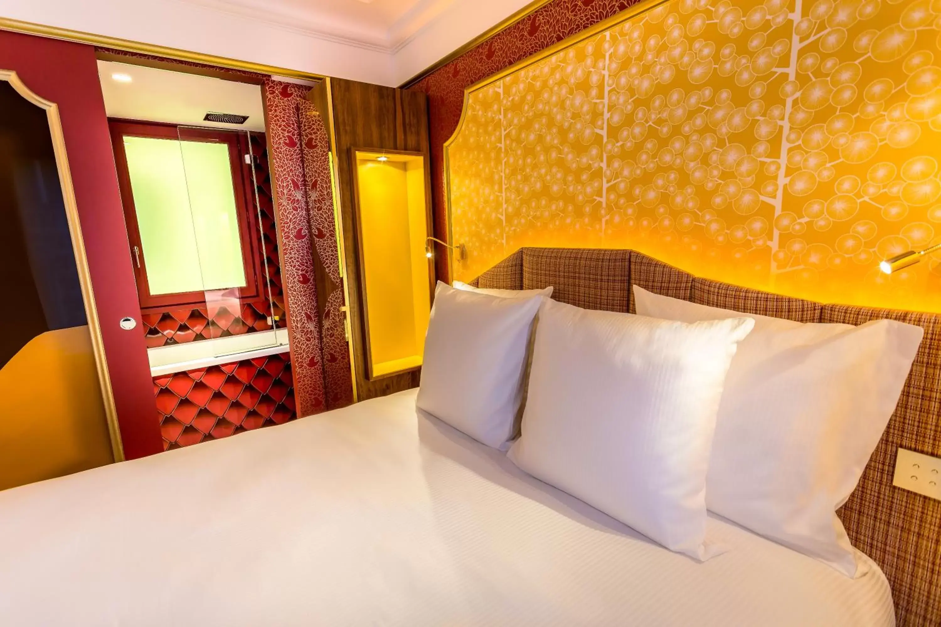 Bedroom, Bed in Idol Hotel