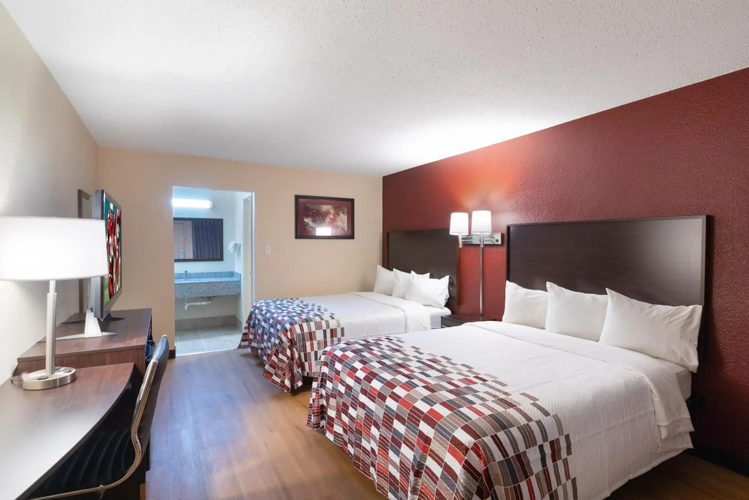 Photo of the whole room, Bed in Red Roof Inn Temple