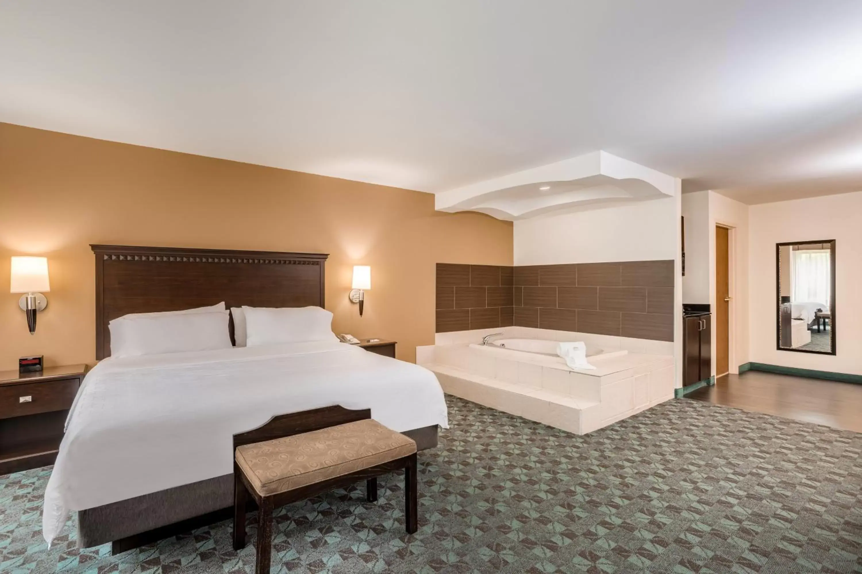 Photo of the whole room, Bed in Holiday Inn Express Hotel & Suites Canton, an IHG Hotel