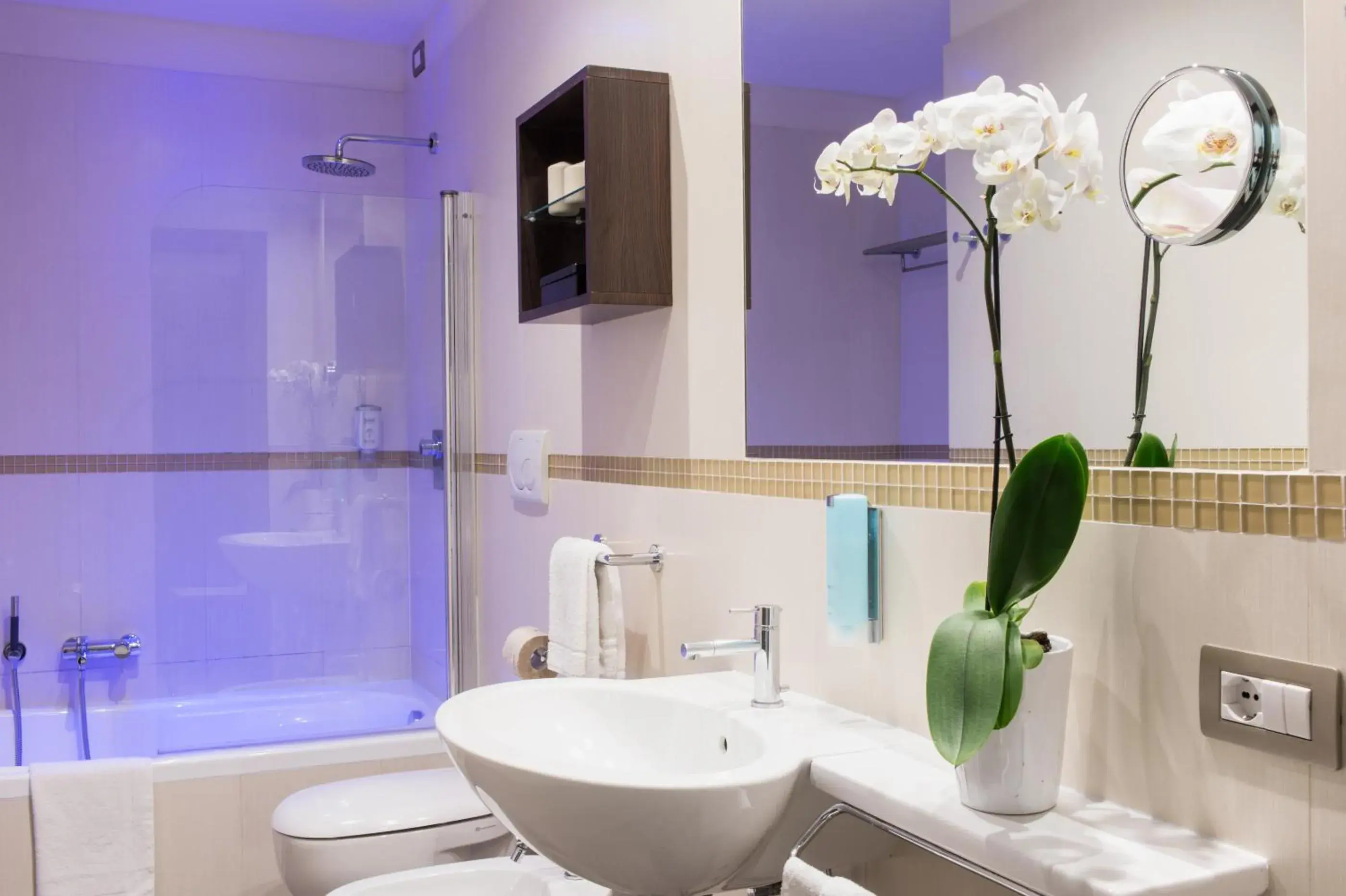 Bathroom in Blu Suite Hotel