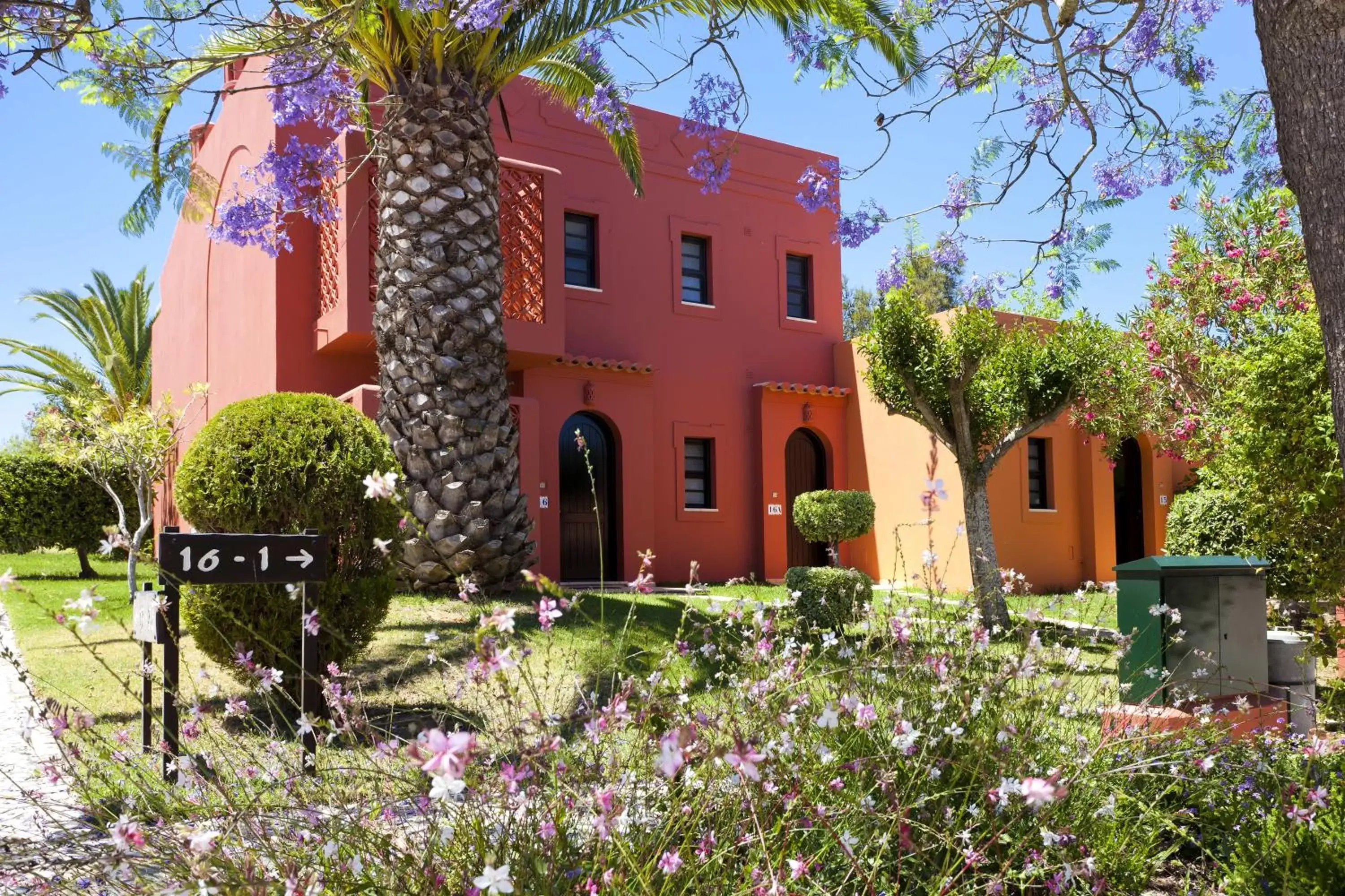 Facade/entrance, Property Building in Colina Village