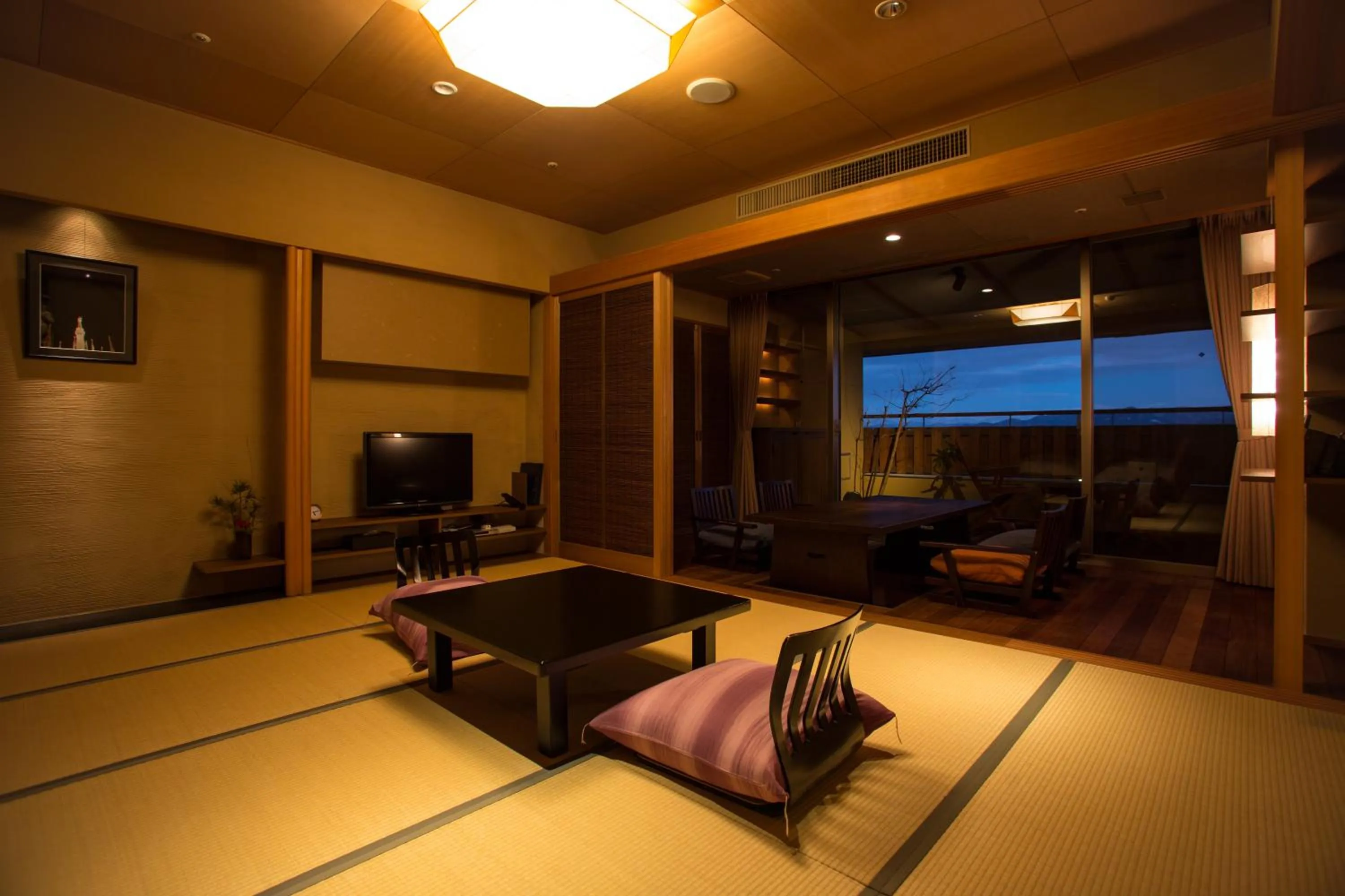 Photo of the whole room in Rurikoh