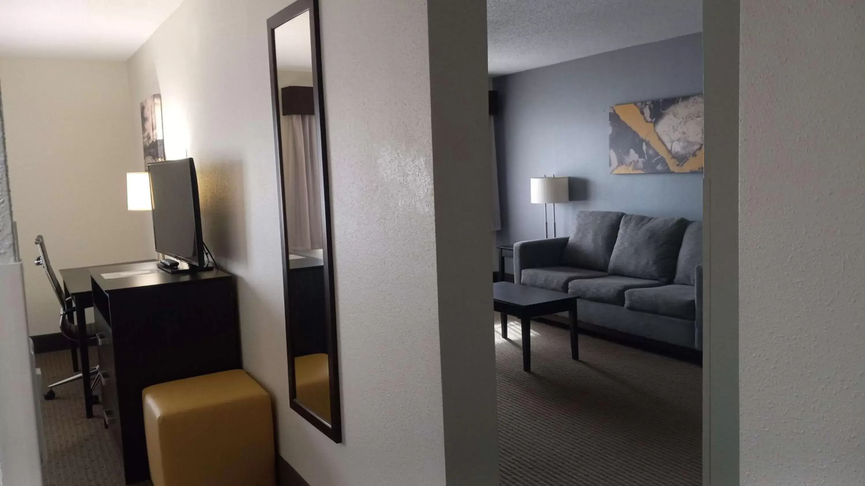 Bedroom, Seating Area in Best Western Downtown Casper Hotel