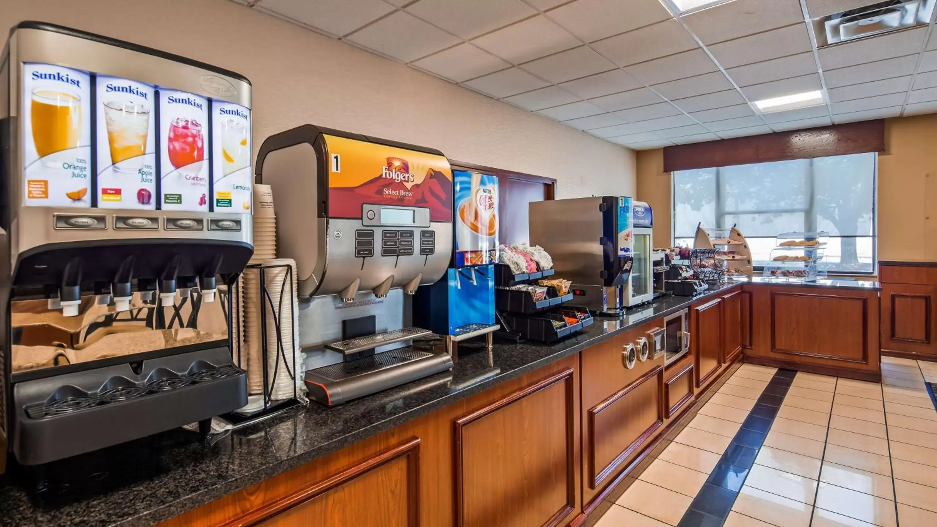 Restaurant/places to eat in Best Western Potomac Mills