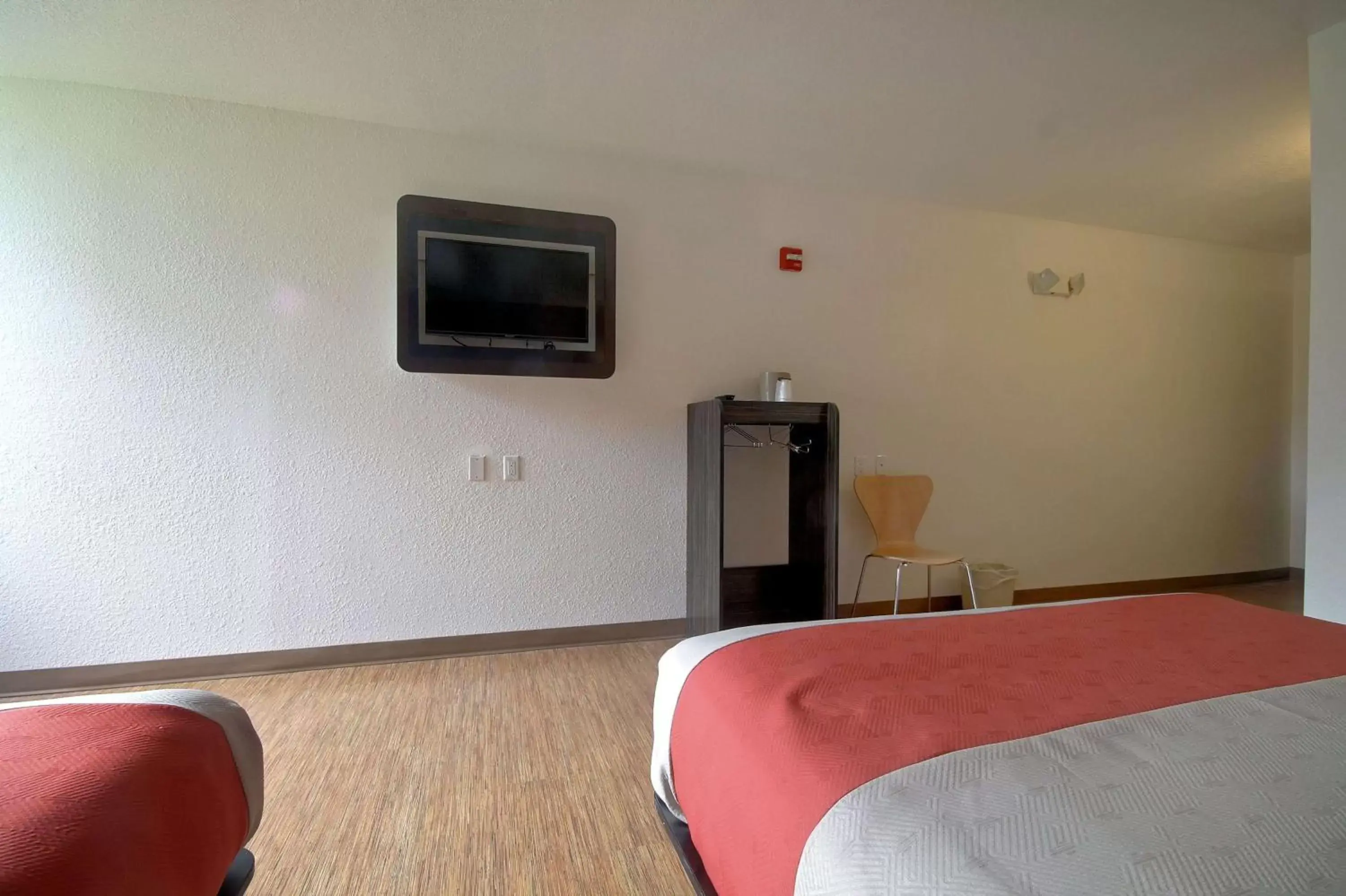 TV and multimedia, Seating Area in Motel 6-Miami, FL