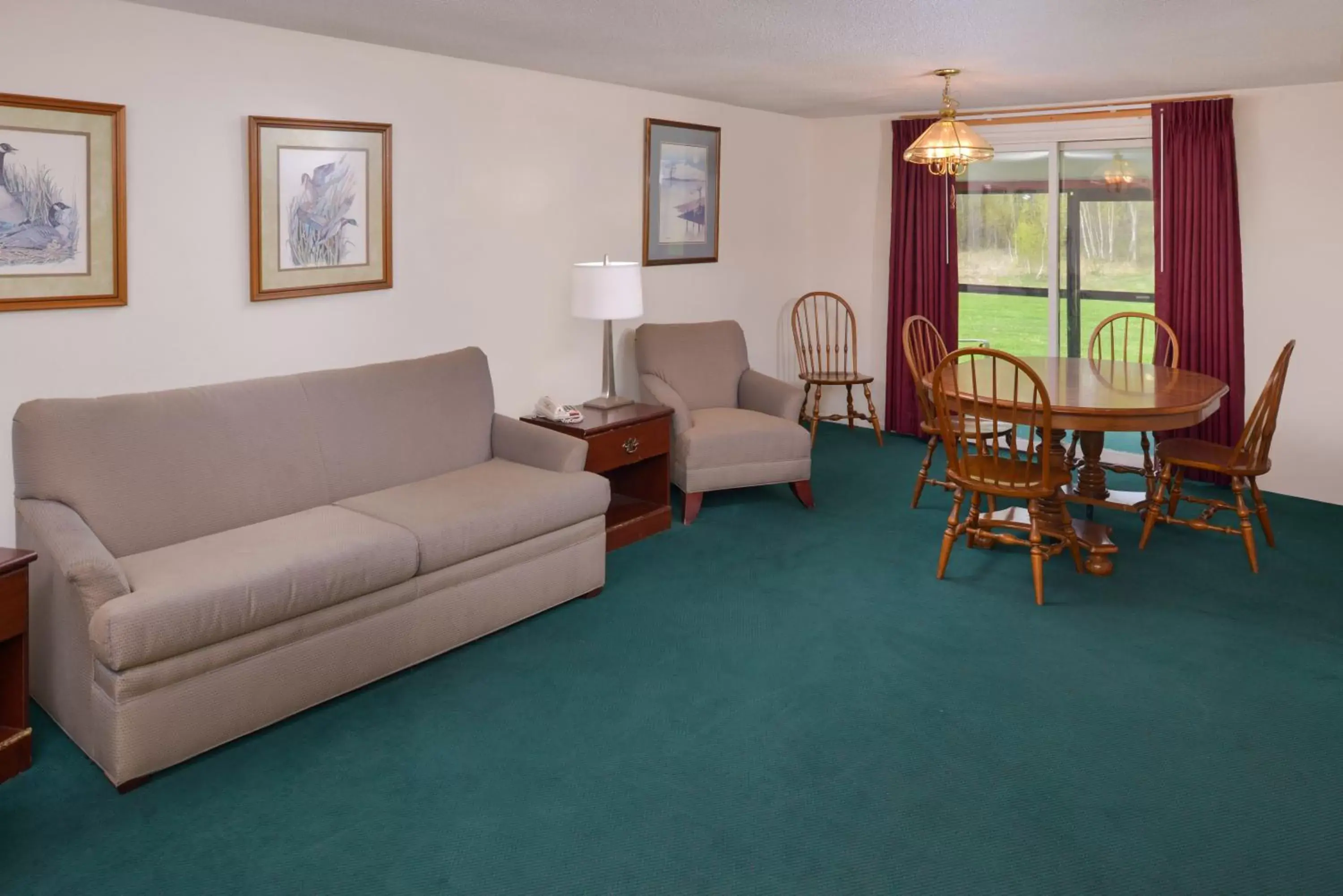 Seating Area in Red Carpet Inn Pulaski