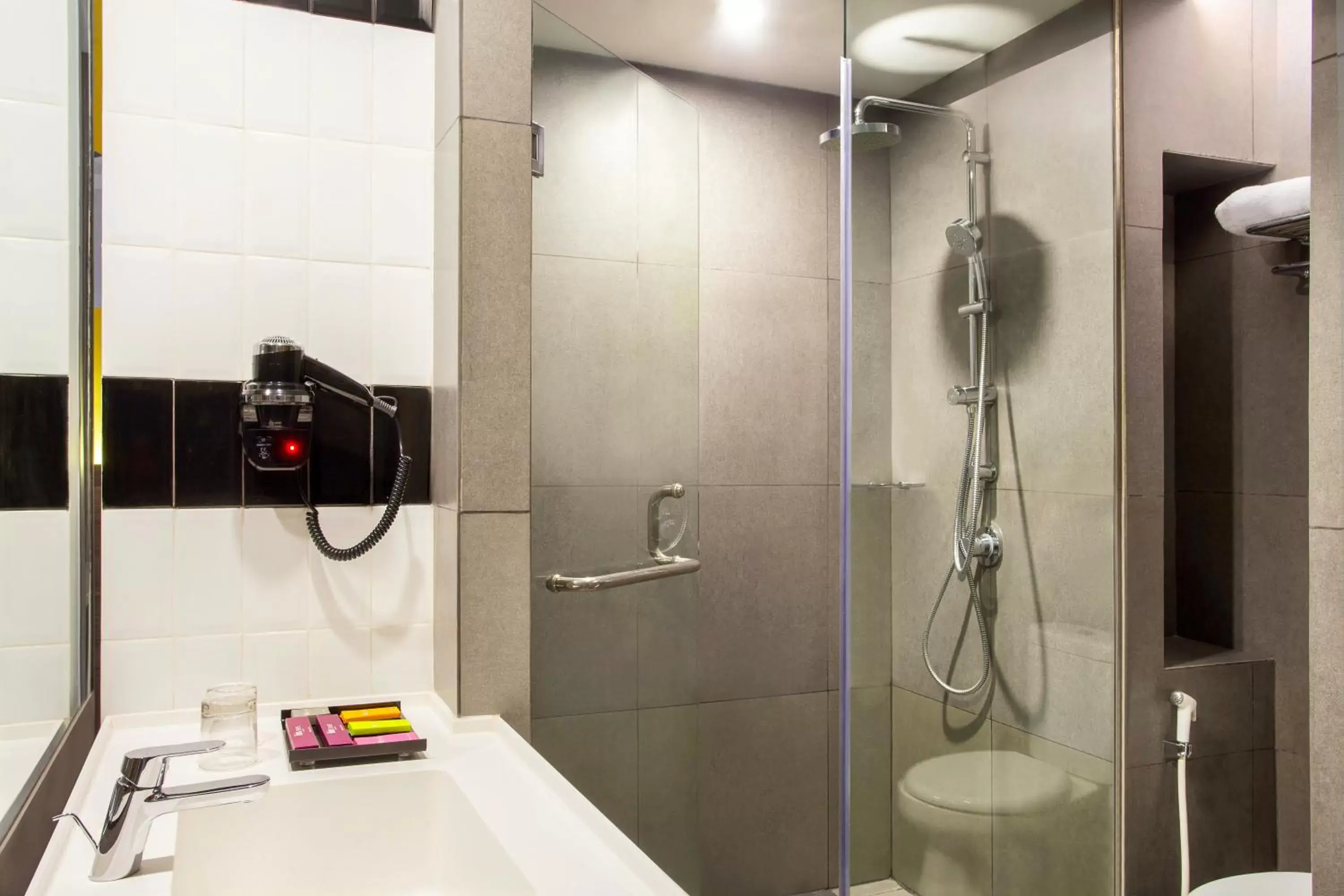 Shower, Bathroom in ibis Styles Bekasi Jatibening