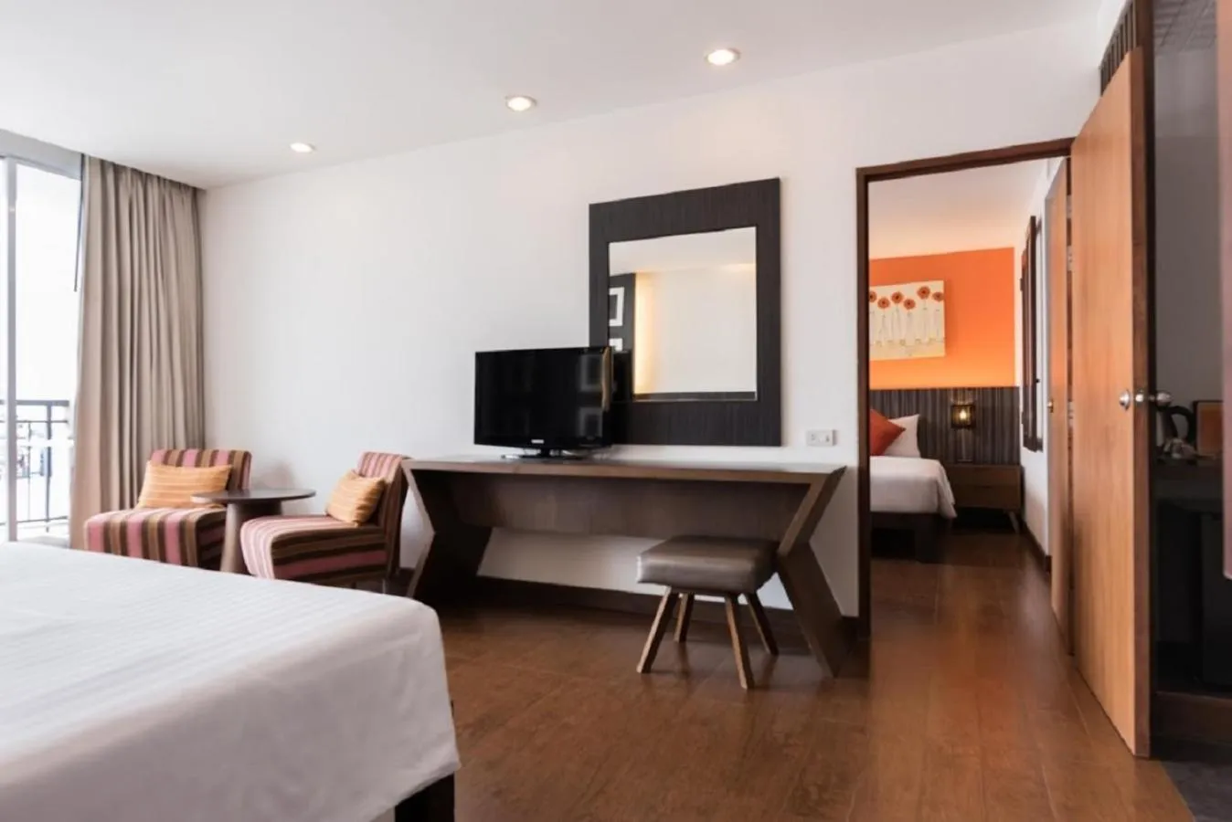 hair dresser, Bed in Hotel J Pattaya