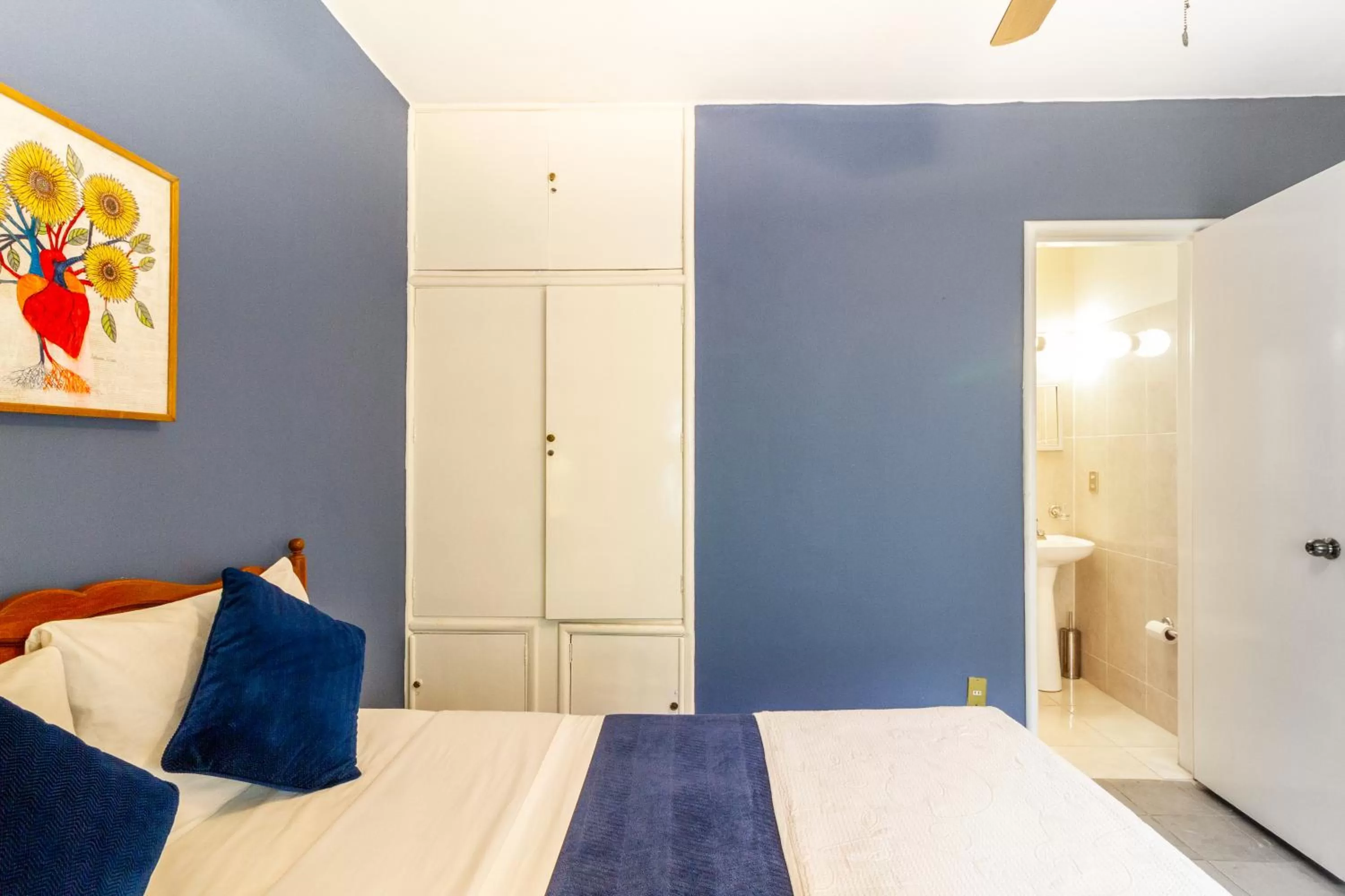 Photo of the whole room, Bed in Casa de Luz