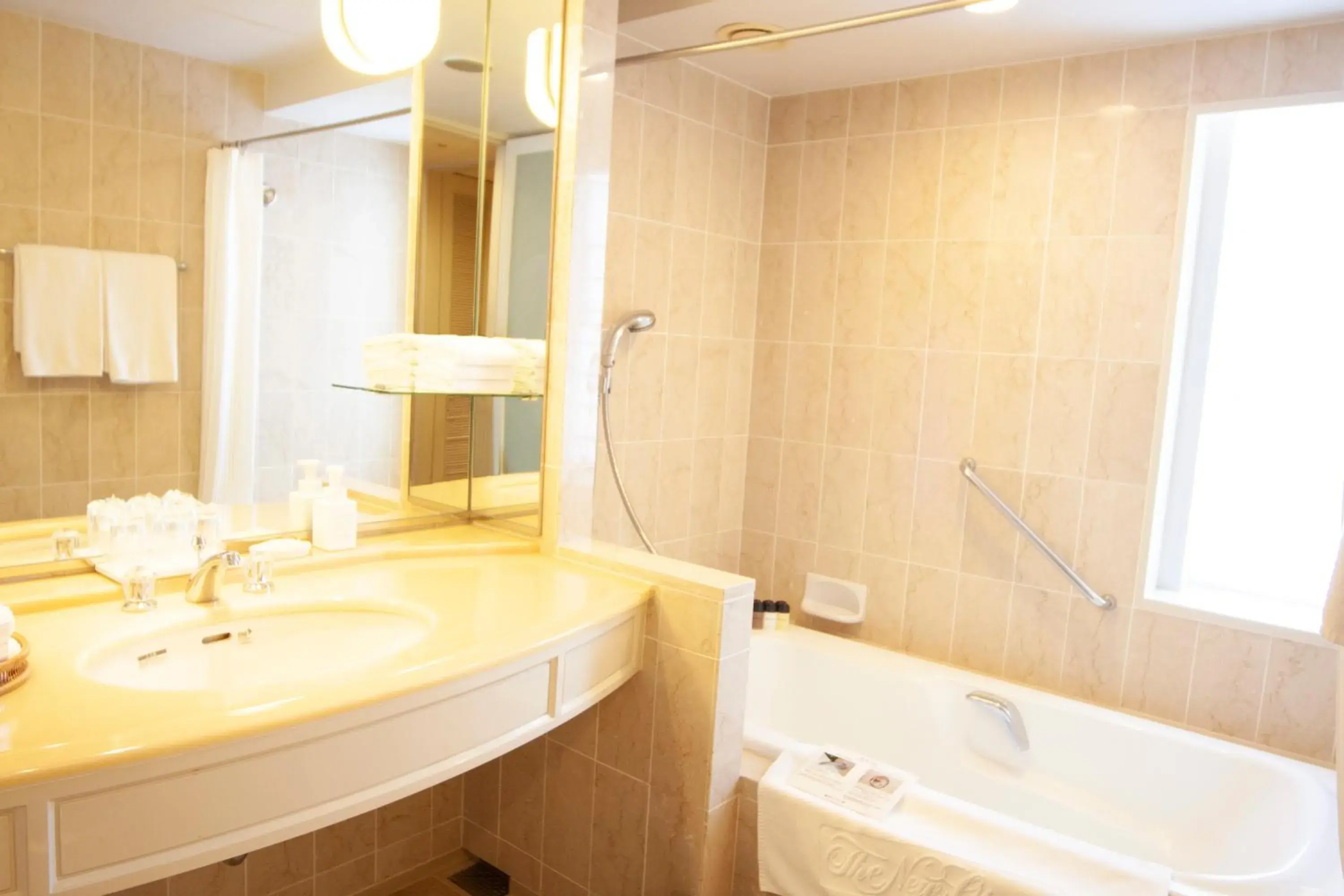 Superior Corner Twin Room - single occupancy - Smoking in Hotel New Otani Makuhari Superior Corner Twin Room - single occupancy - Smoking in Hotel New Otani Makuhari