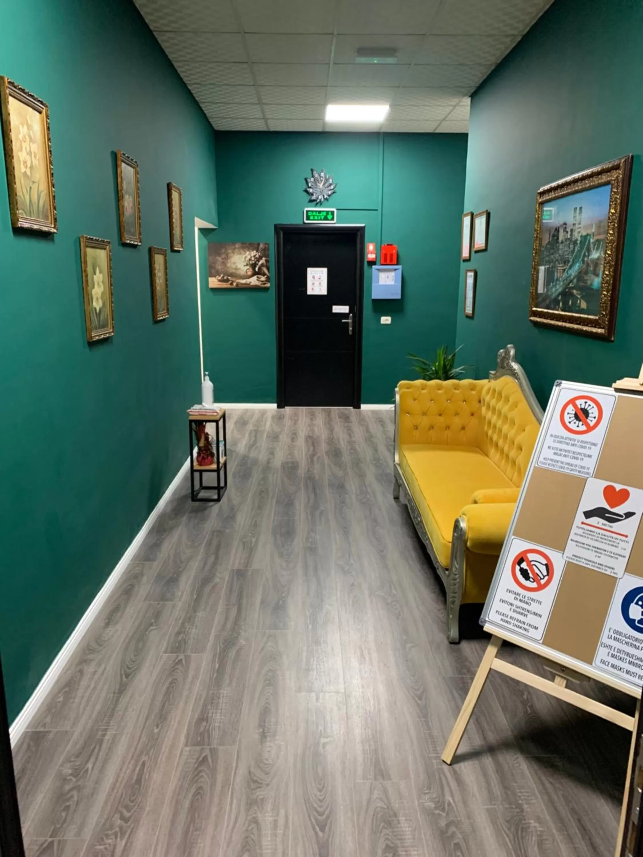 Deluxe Double Room (2 Adults + 1 Child) in Hotel Vasho