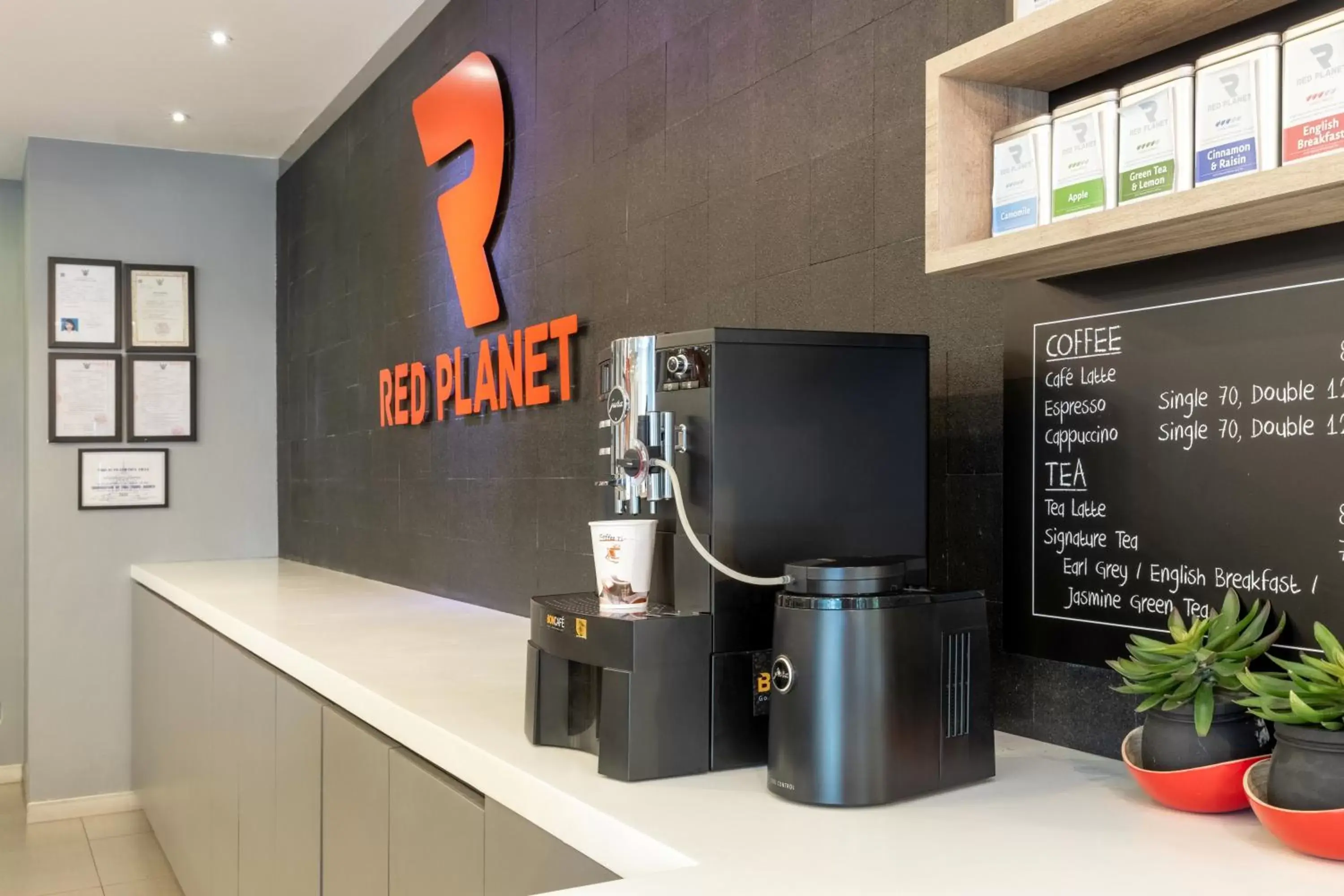 Coffee/tea facilities in Red Planet Bangkok Surawong