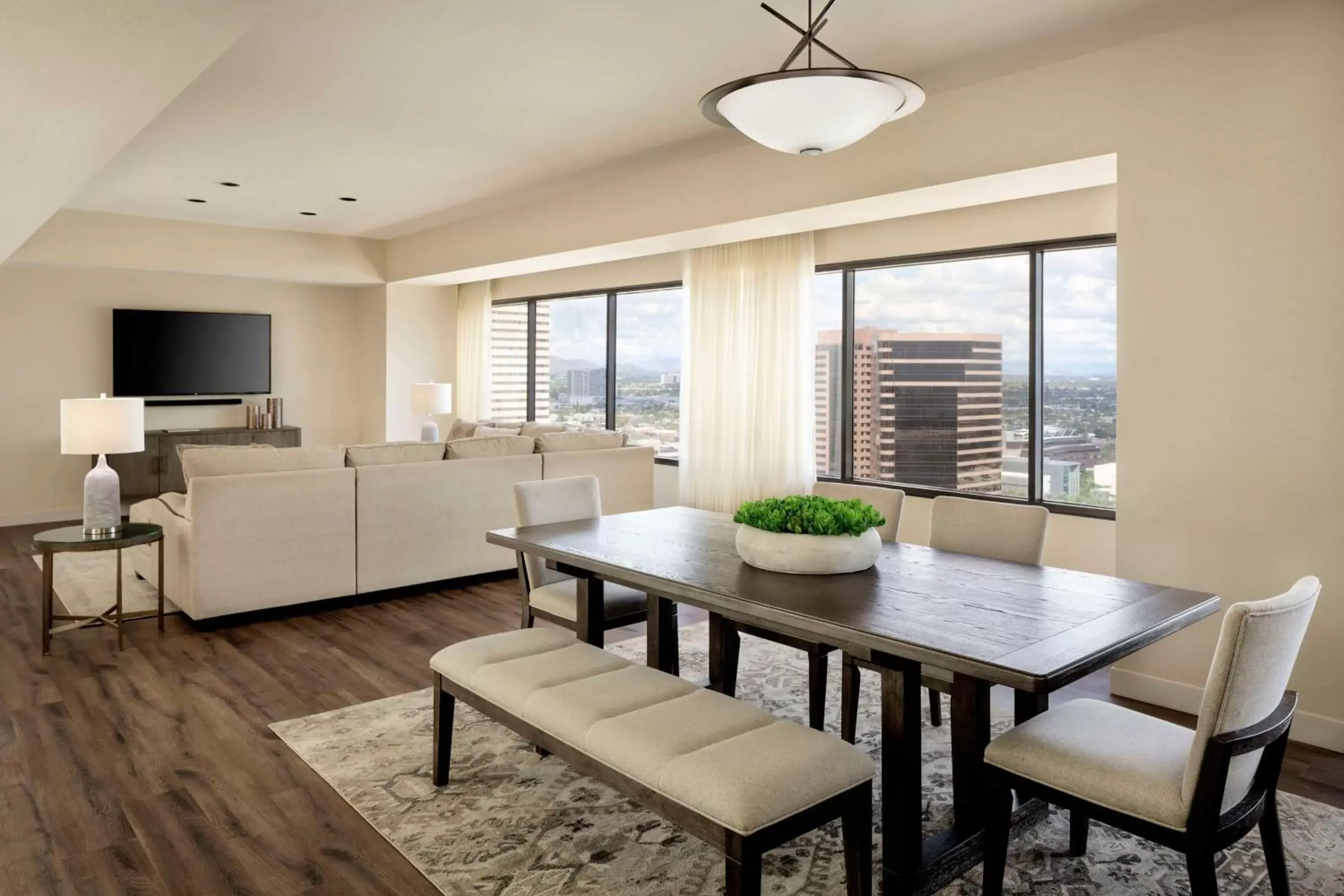 Photo of the whole room, Dining Area in Hyatt Regency Phoenix