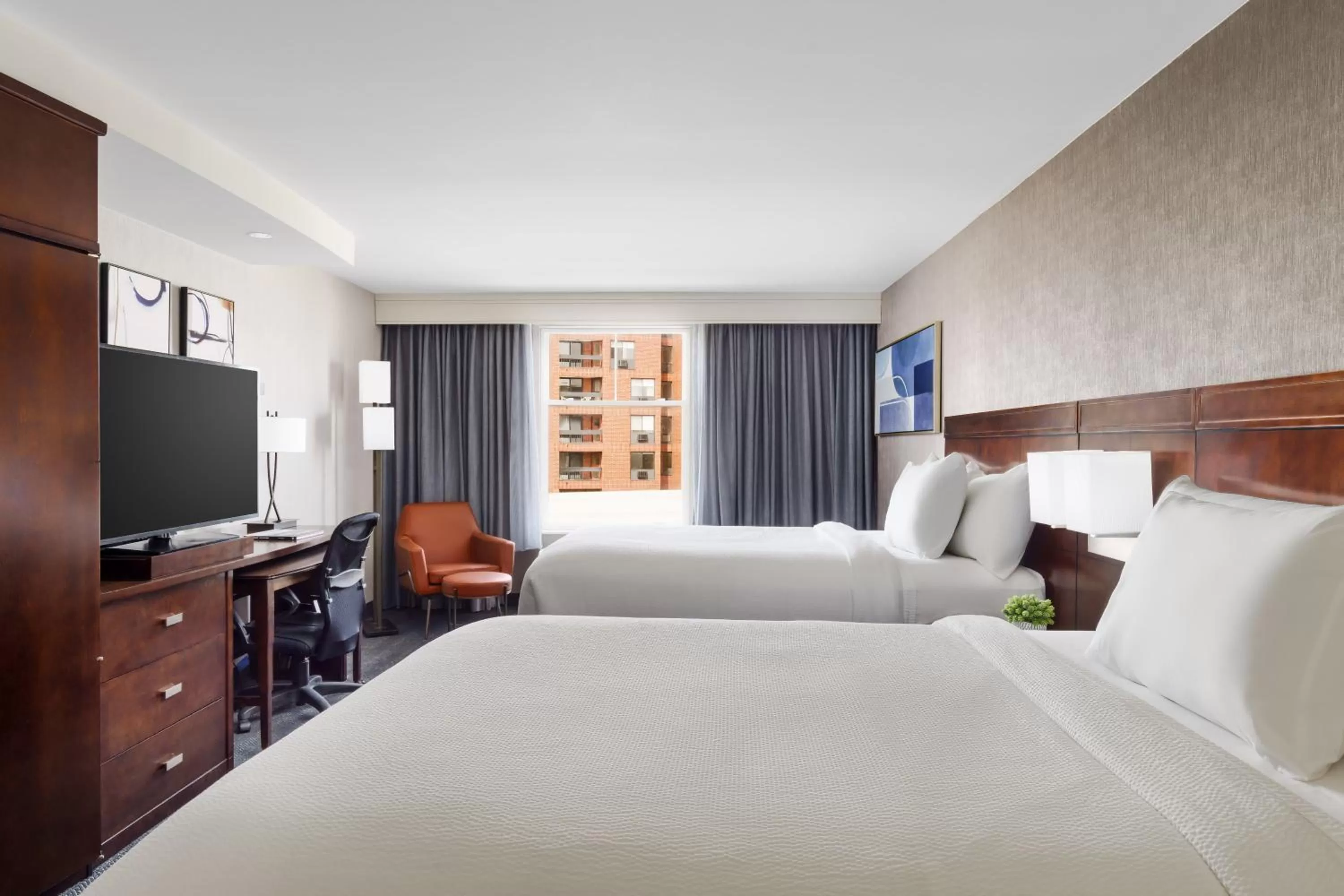 Bed in Courtyard Keene Downtown