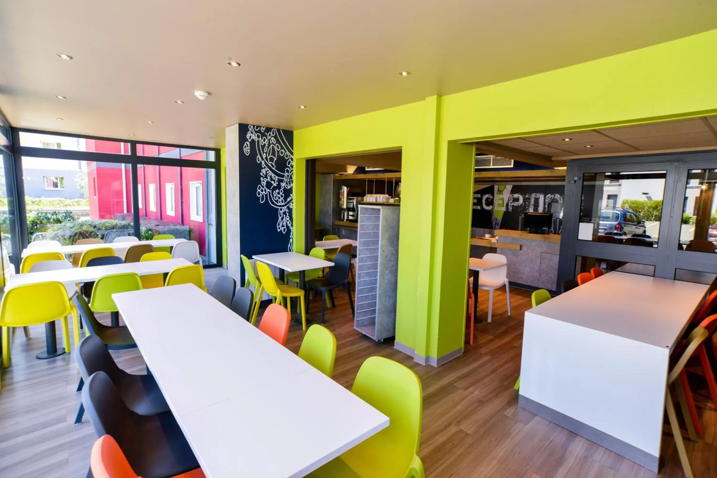 Lounge or bar in ibis budget Strasbourg La Vigie Lounge or bar in ibis budget Strasbourg La Vigie