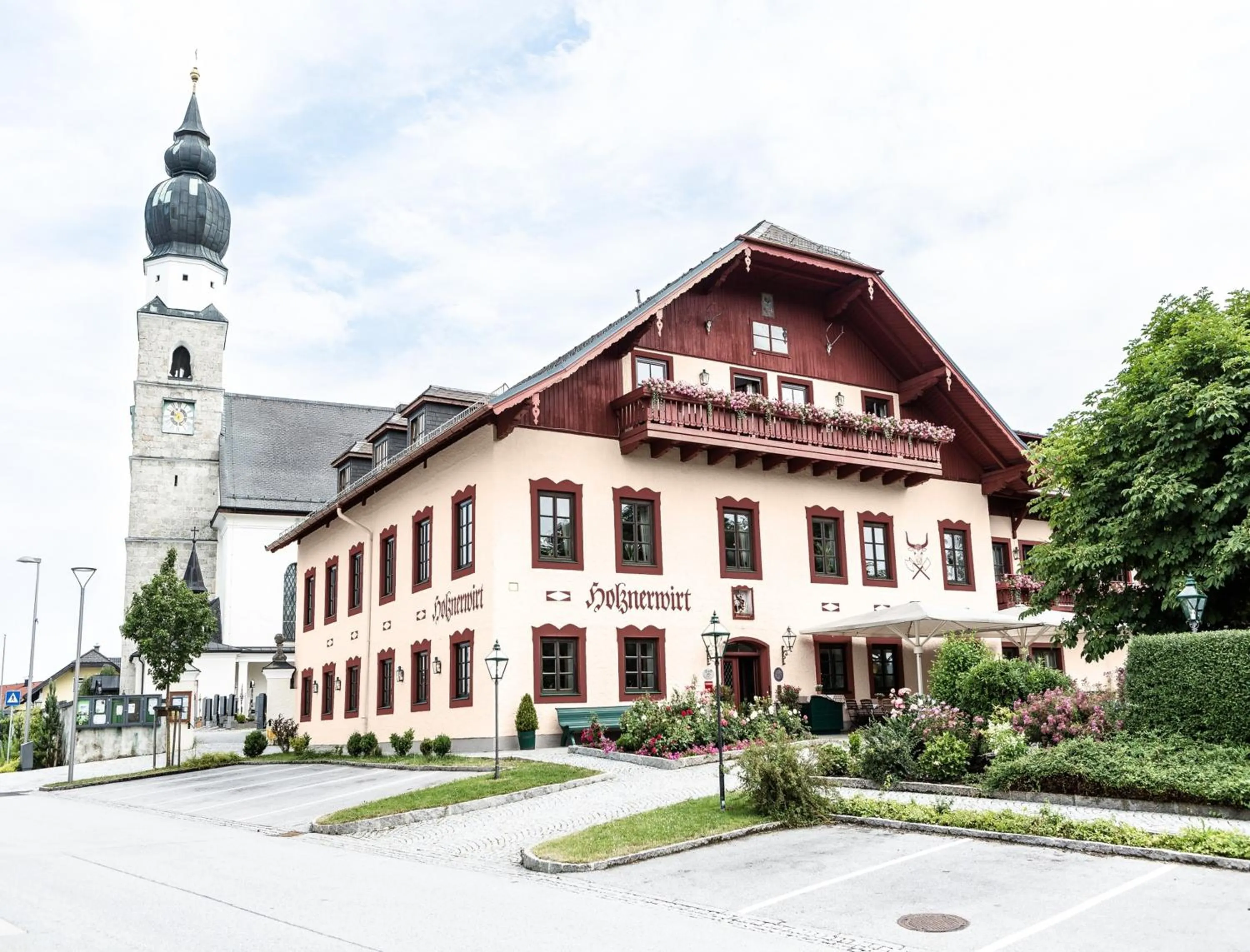 Facade/entrance in Salzburg Hotel Holznerwirt