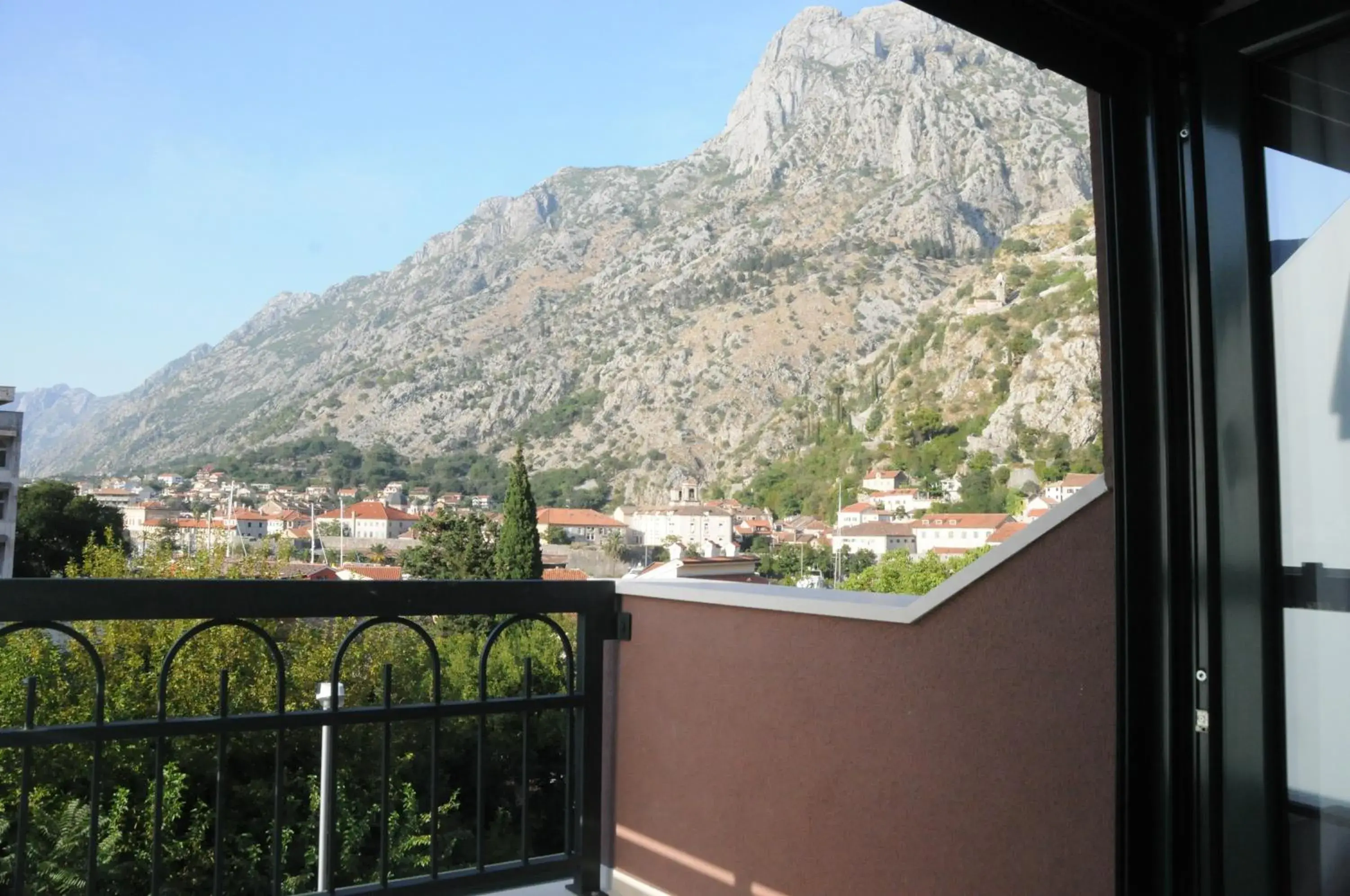 Balcony/Terrace, Mountain View in Hotel Porto In