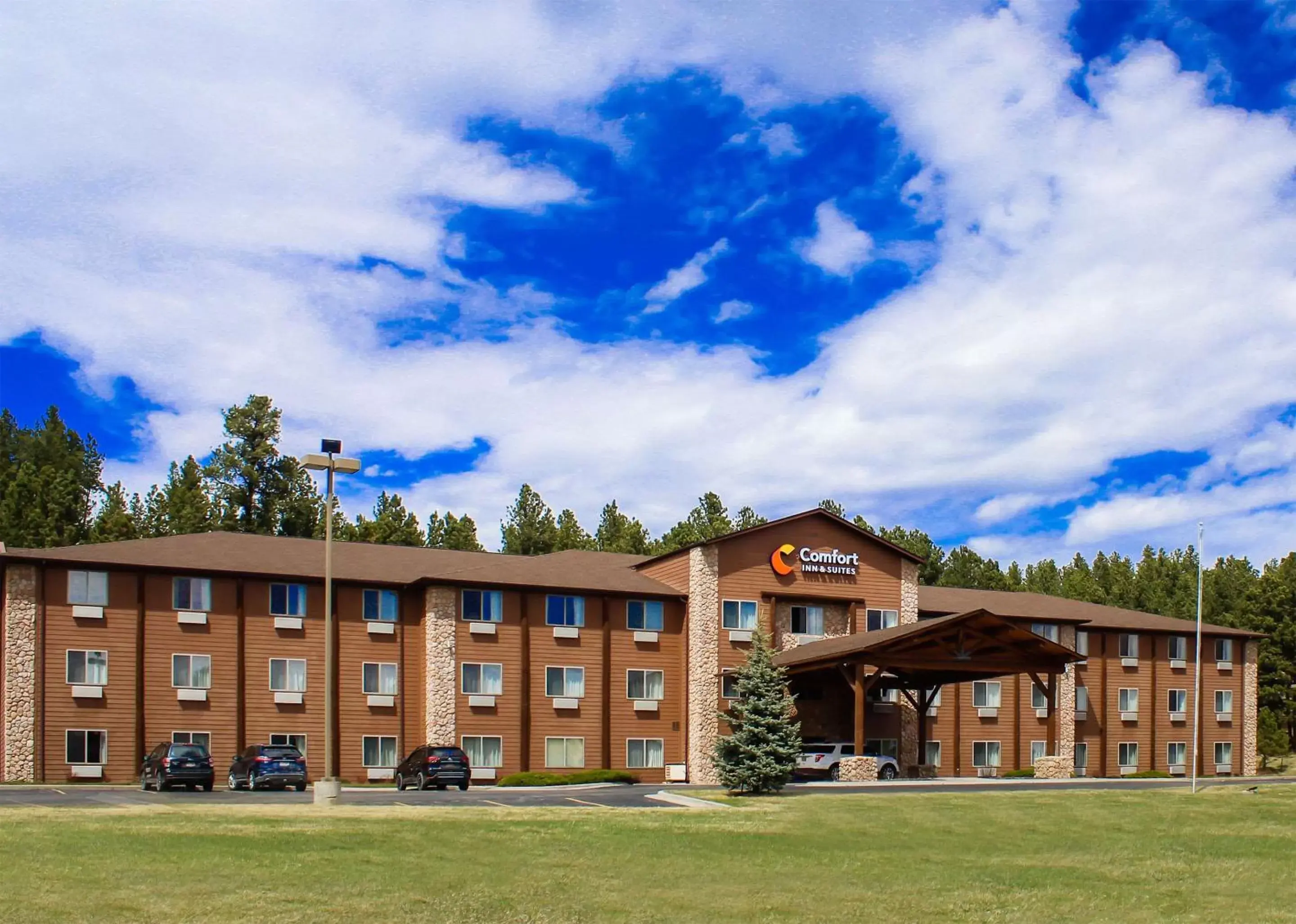 Property Building in Comfort Inn & Suites Near Custer State Park and Mt Rushmore