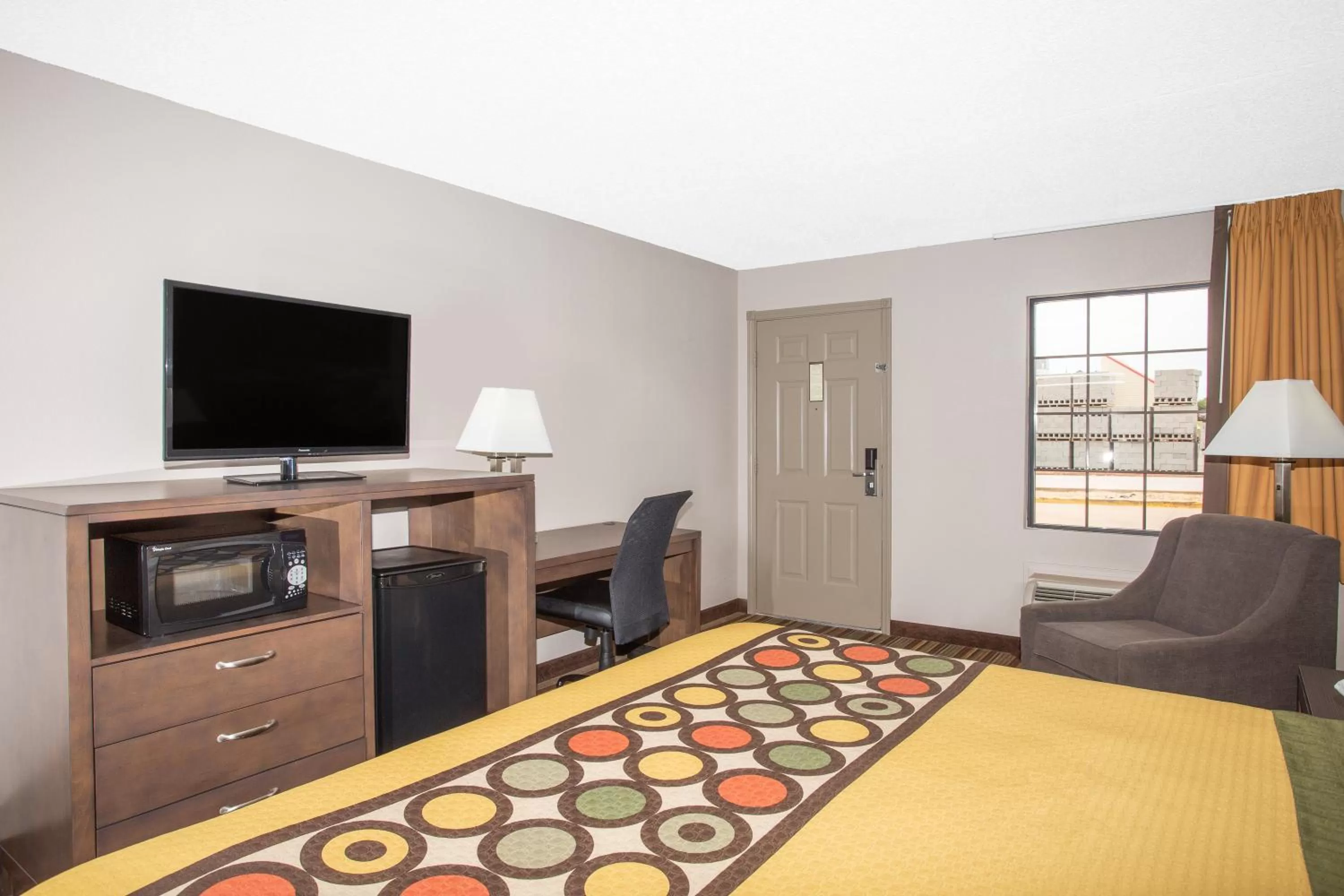 Bedroom, Bed in Super 8 by Wyndham Springdale AR