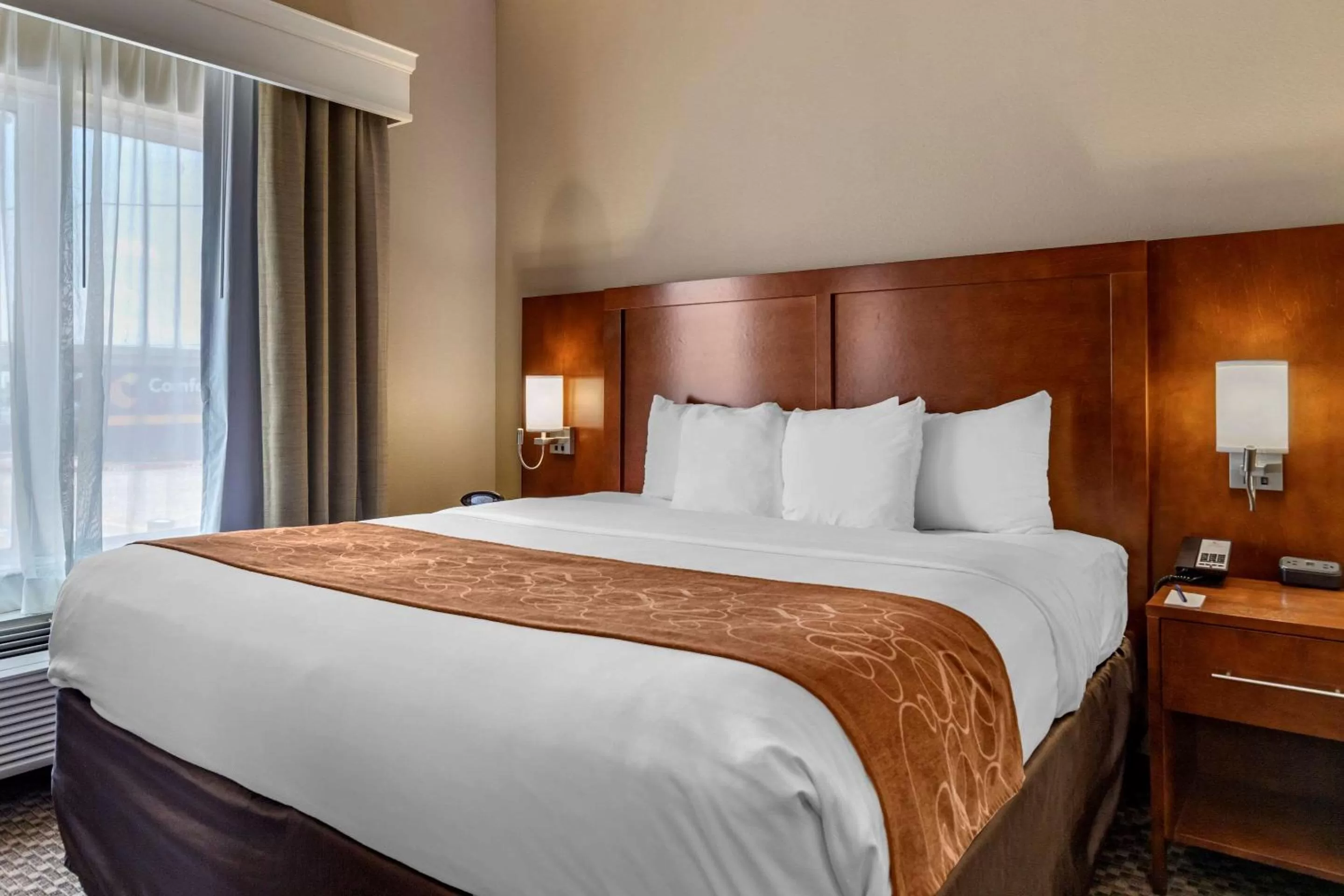 Photo of the whole room, Bed in Comfort Suites Near Texas A&M - Corpus Christi