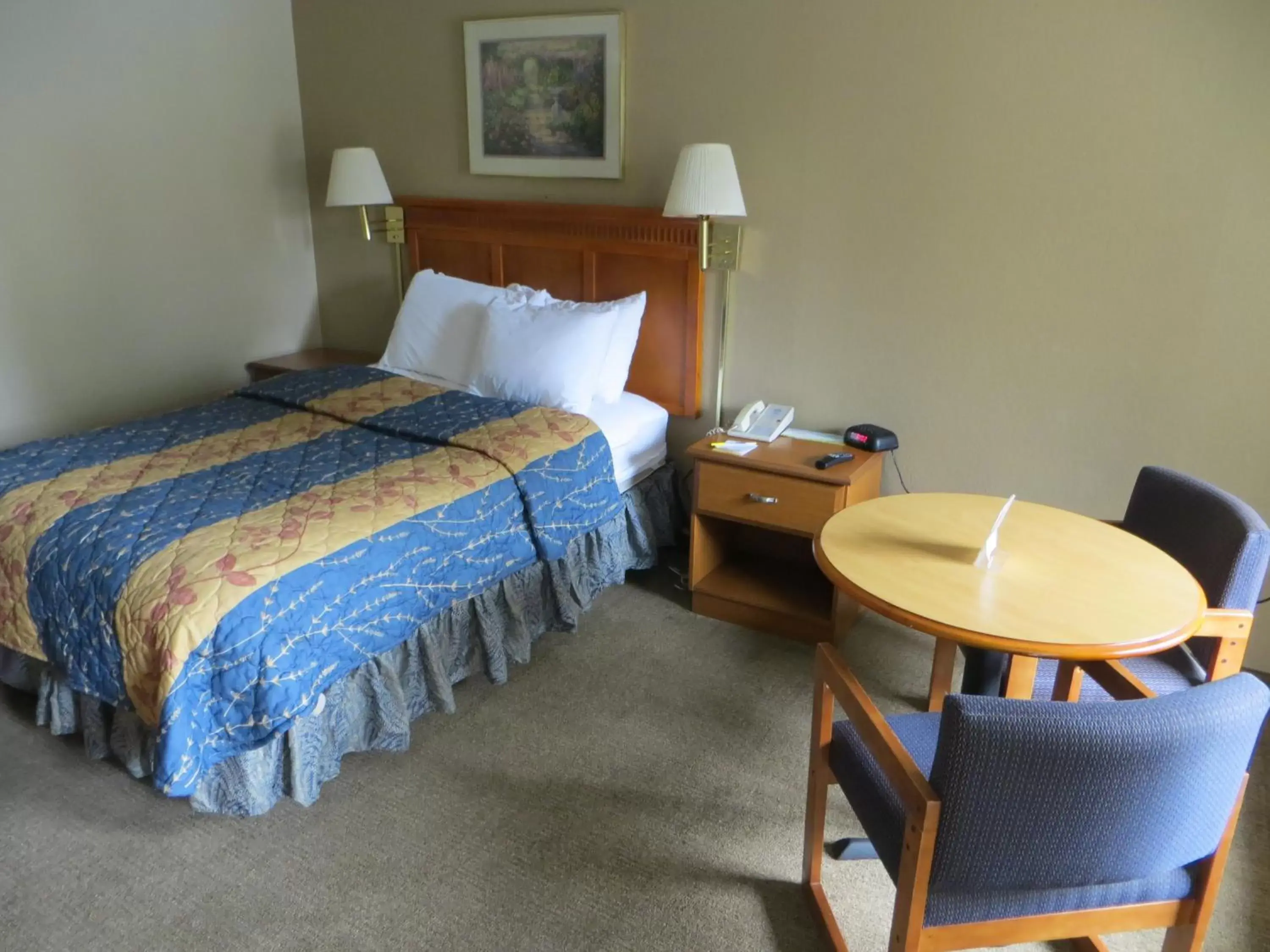 Bed in Days Inn by Wyndham Elberton