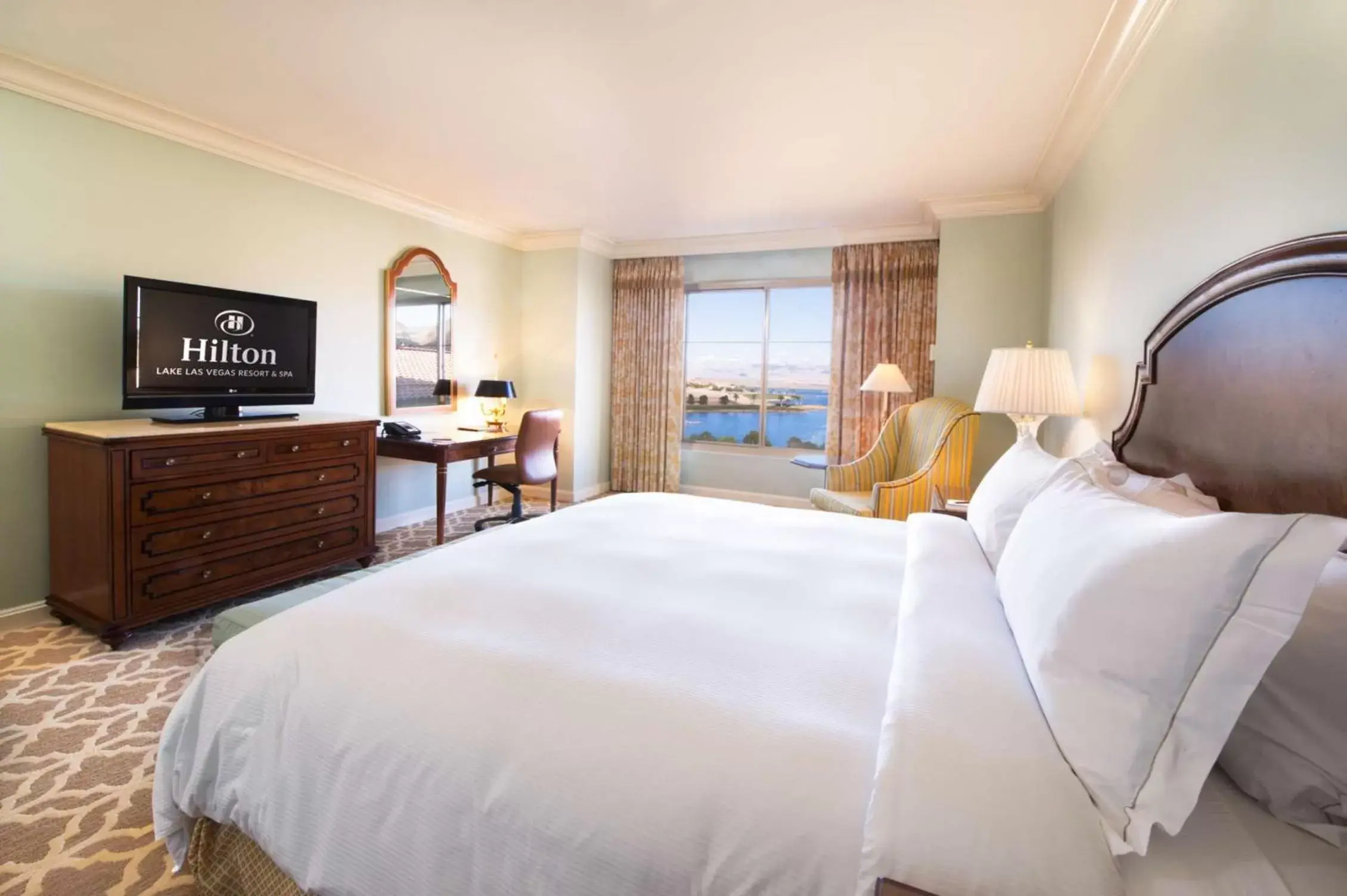 Bed in Hilton Lake Las Vegas Resort & Spa